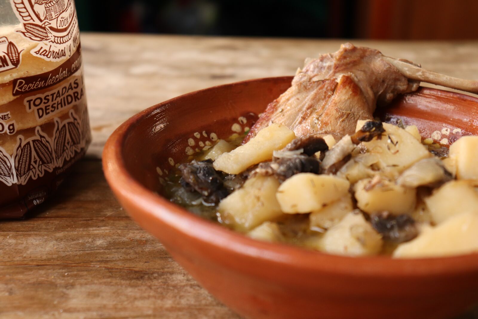 Canon EOS 200D (EOS Rebel SL2 / EOS Kiss X9) sample photo. Rabbit, stew, food photography