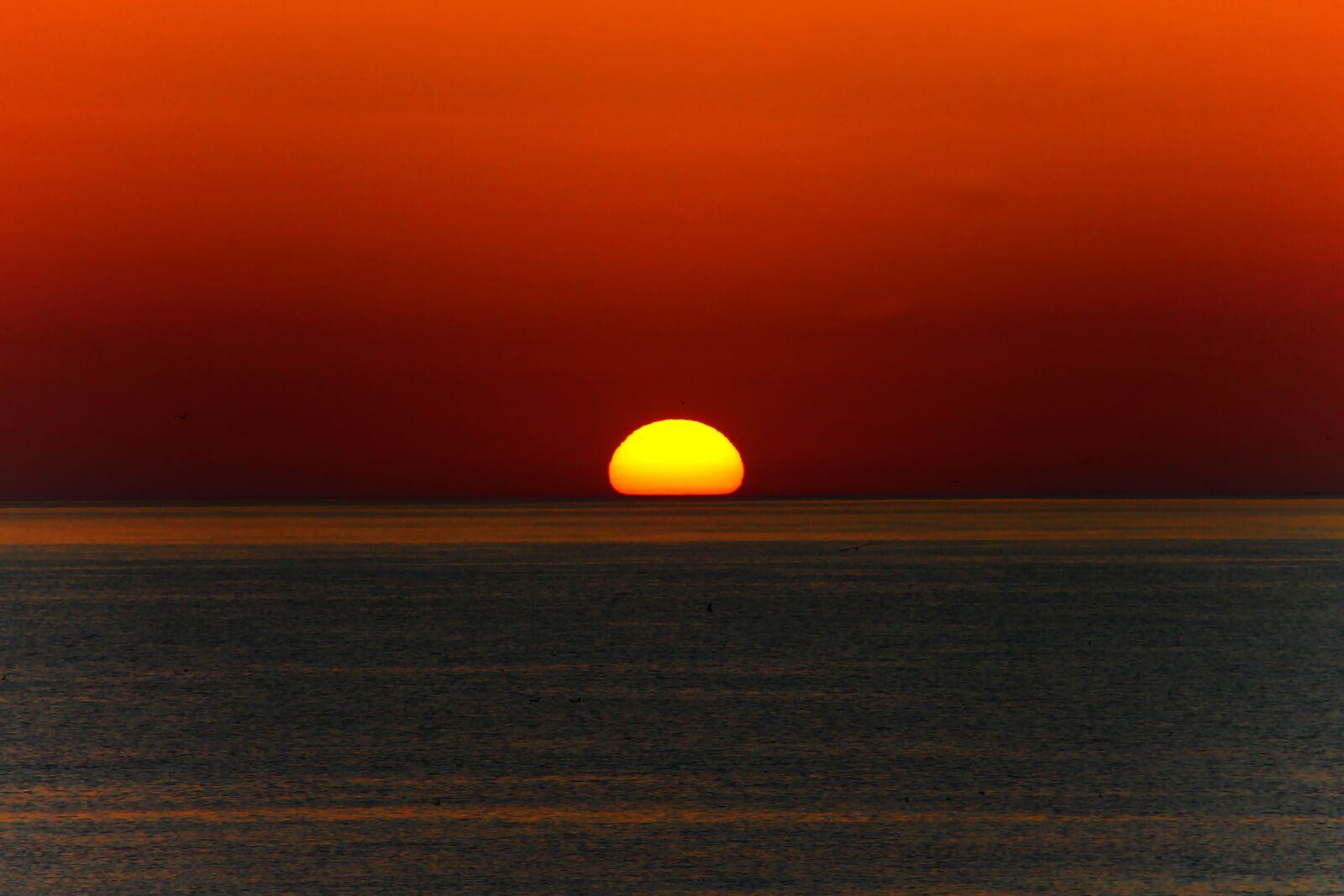 Canon EOS 1100D (EOS Rebel T3 / EOS Kiss X50) sample photo. Sunset, sea, immersion photography