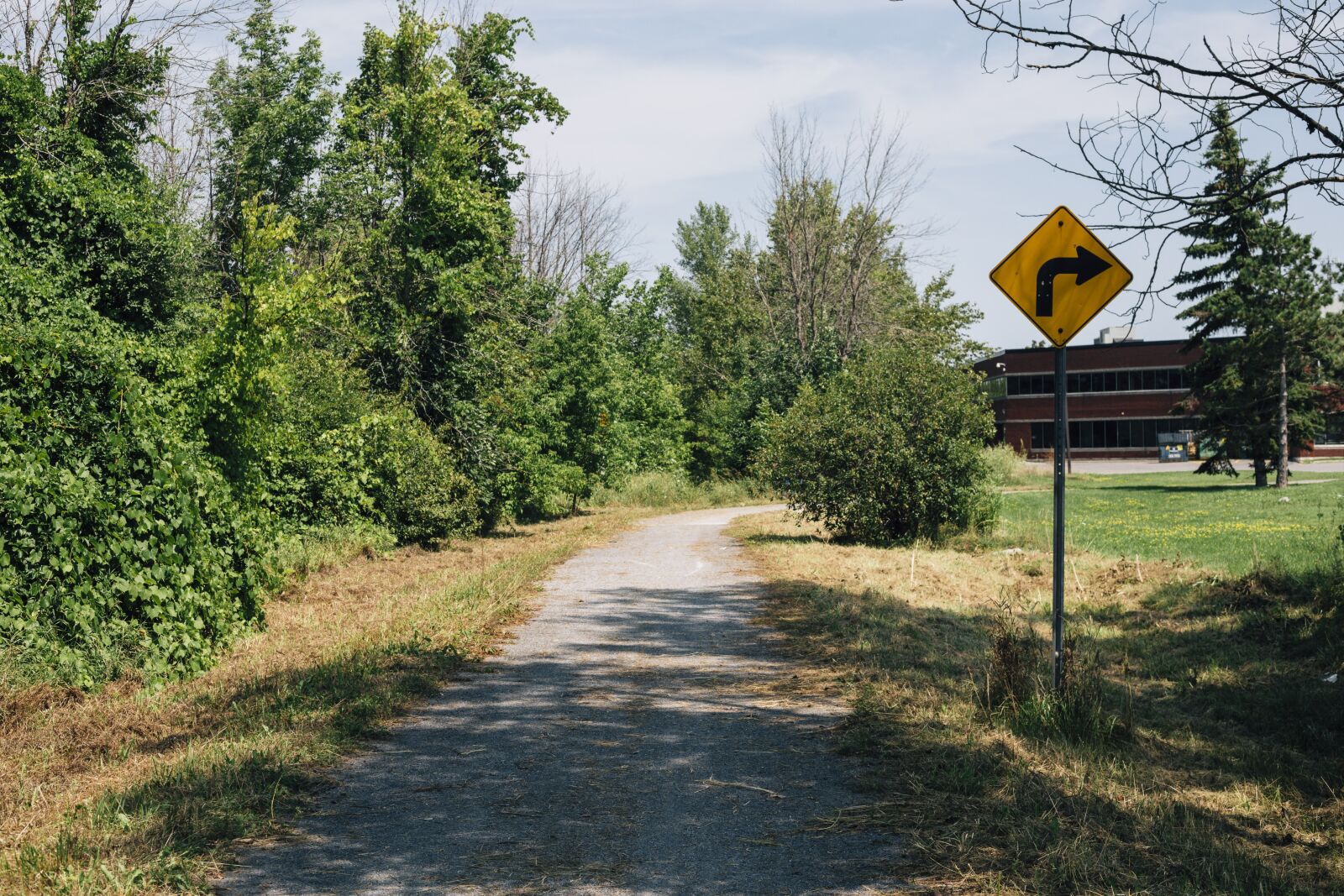 Canon EF 50mm F1.8 II sample photo. Sign, path, right turn photography