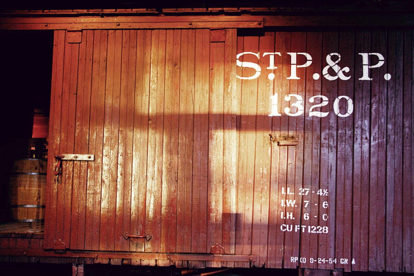 Canon EOS 5D Mark II sample photo. Railroad, car, vintage photography