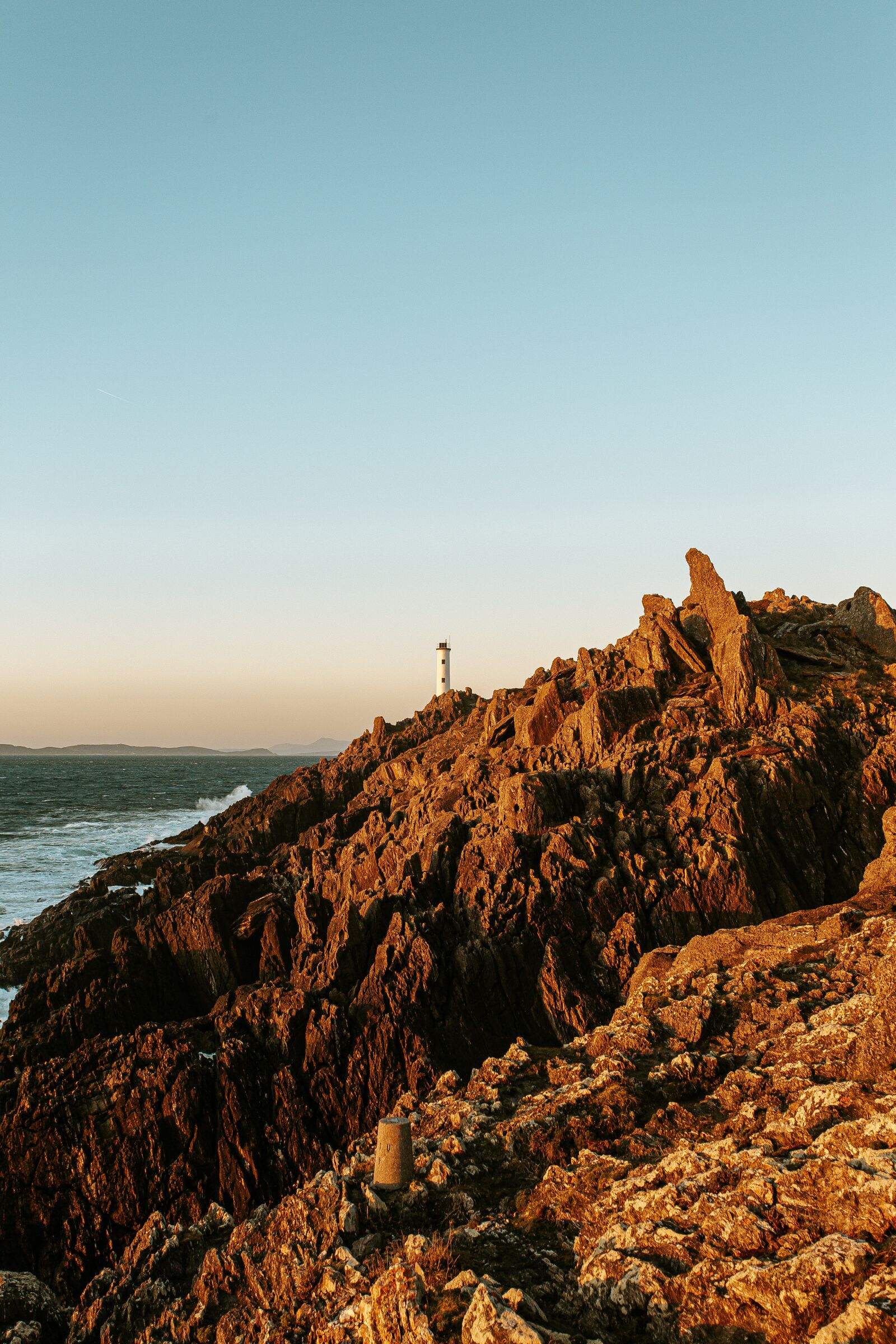 Canon EOS 6D + Canon EF 17-40mm F4L USM sample photo. Lighthouse, sunset, rock photography