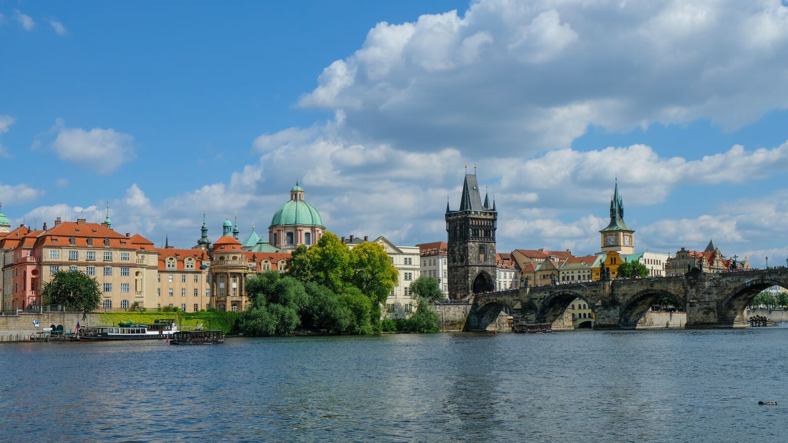 Fujifilm XF 18-55mm F2.8-4 R LM OIS sample photo. Prague, charles bridge, moldova photography