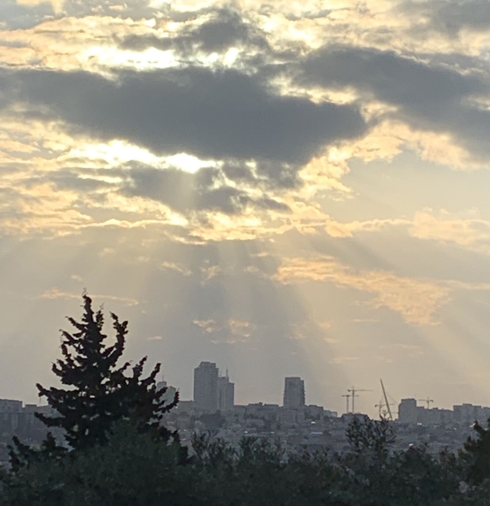 iPhone XS Max back dual camera 4.25mm f/1.8 sample photo. Clouds, sky, sunset photography
