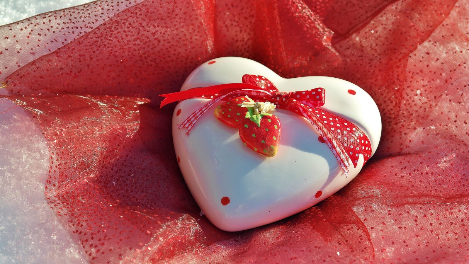 Samsung NX20 sample photo. Heart, love, valentine's day photography