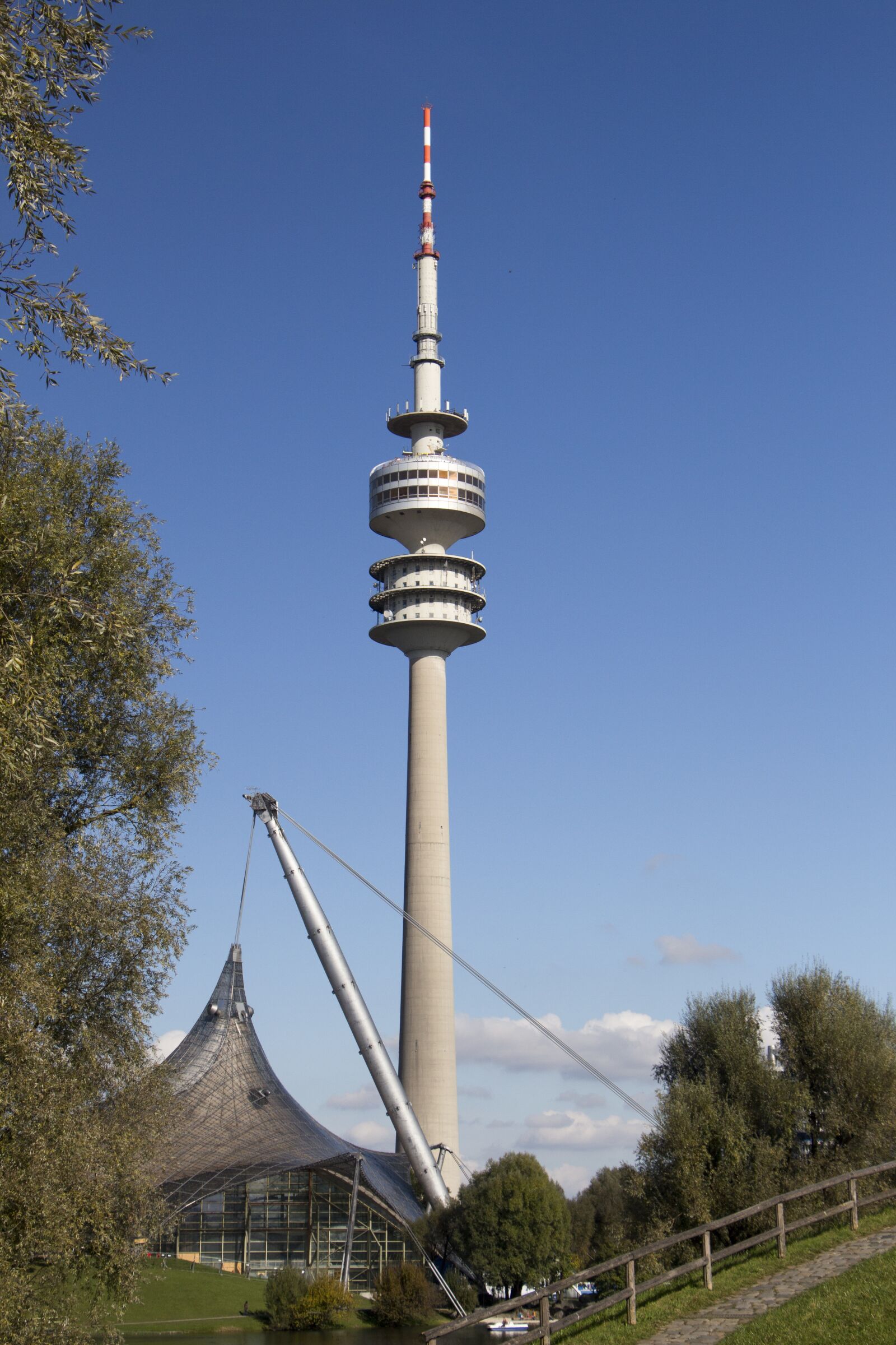 Canon EOS 700D (EOS Rebel T5i / EOS Kiss X7i) sample photo. Germany, munich, tower photography