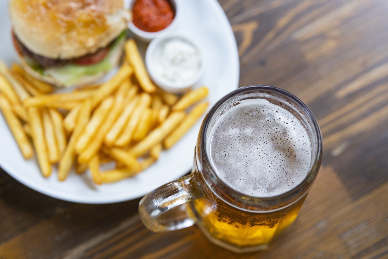 Canon RF 85mm F1.2L USM sample photo. Burger, beer, potato photography