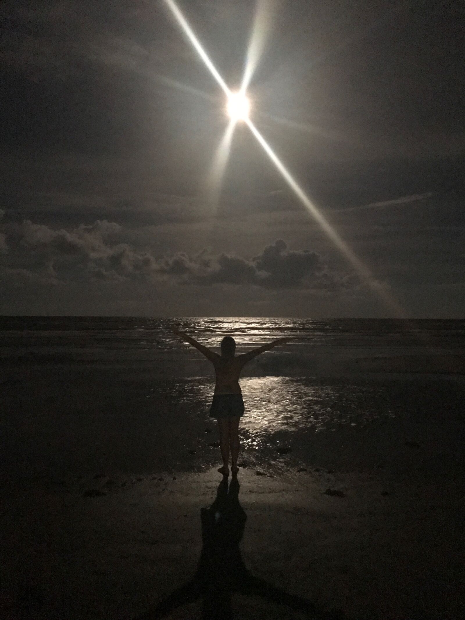 iPhone 7 back camera 3.99mm f/1.8 sample photo. Beach, moon photography