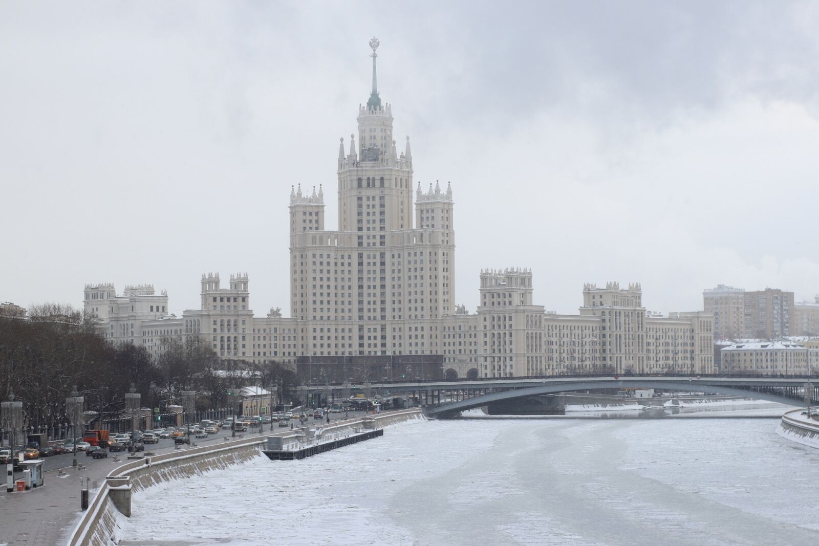 Canon EOS 77D (EOS 9000D / EOS 770D) sample photo. Megalopolis, architecture, horizon photography