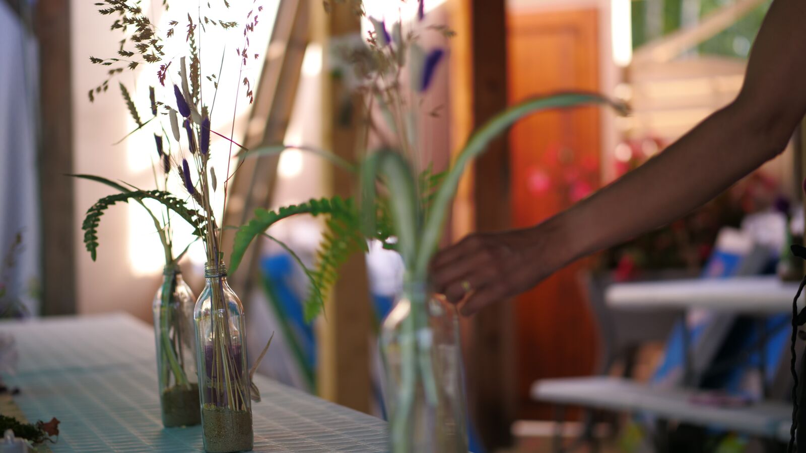 Panasonic Lumix DC-GH5 sample photo. Hand, flower, vase photography