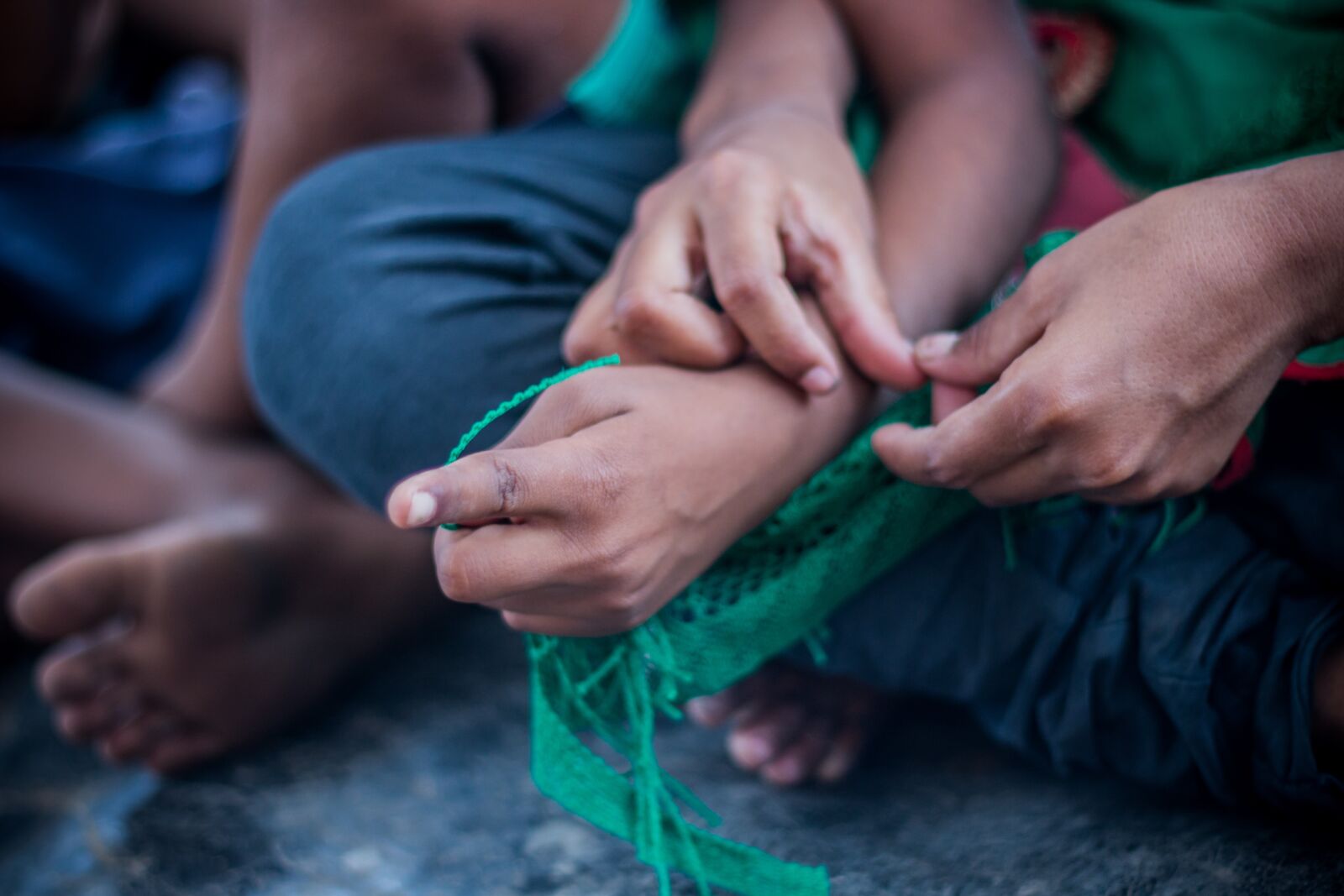 Canon EOS 70D + Canon EF 50mm F1.8 II sample photo. Hand, gesture, pointing photography