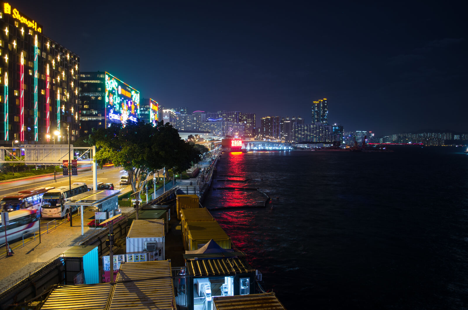Nikon D5100 + Nikon AF-S DX Nikkor 18-55mm F3.5-5.6G VR sample photo. Buildings, china, harbour, hongkong photography