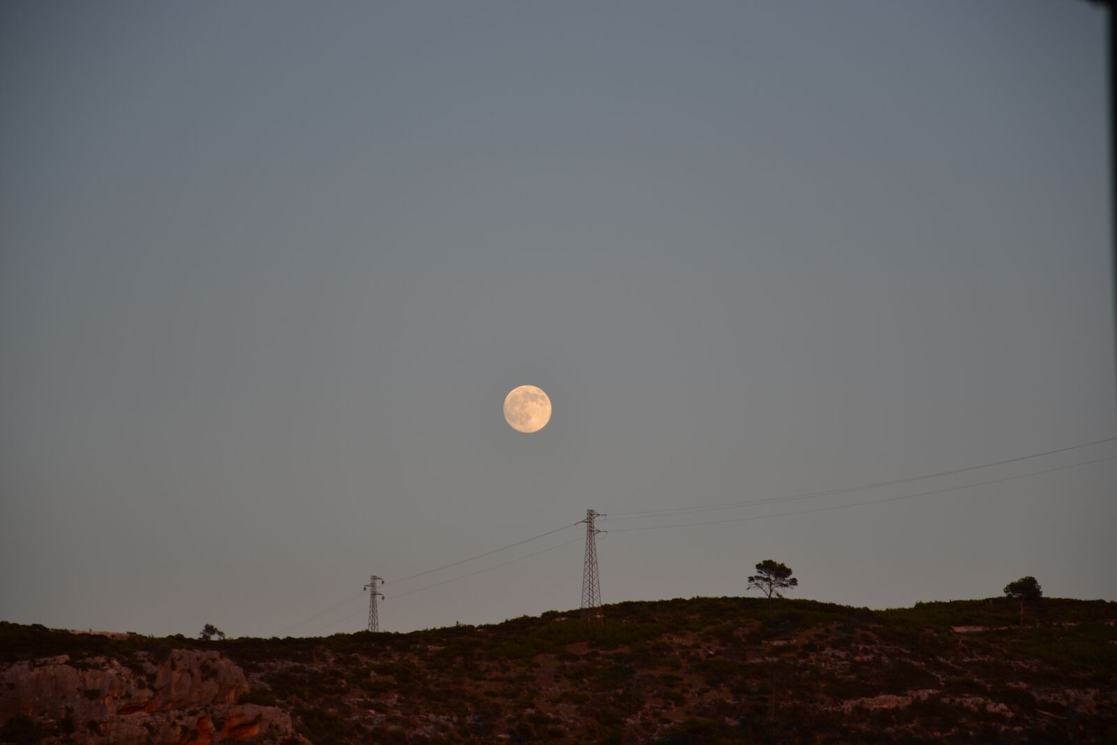 Nikon D3100 sample photo. Moon, strommast, moonlight photography