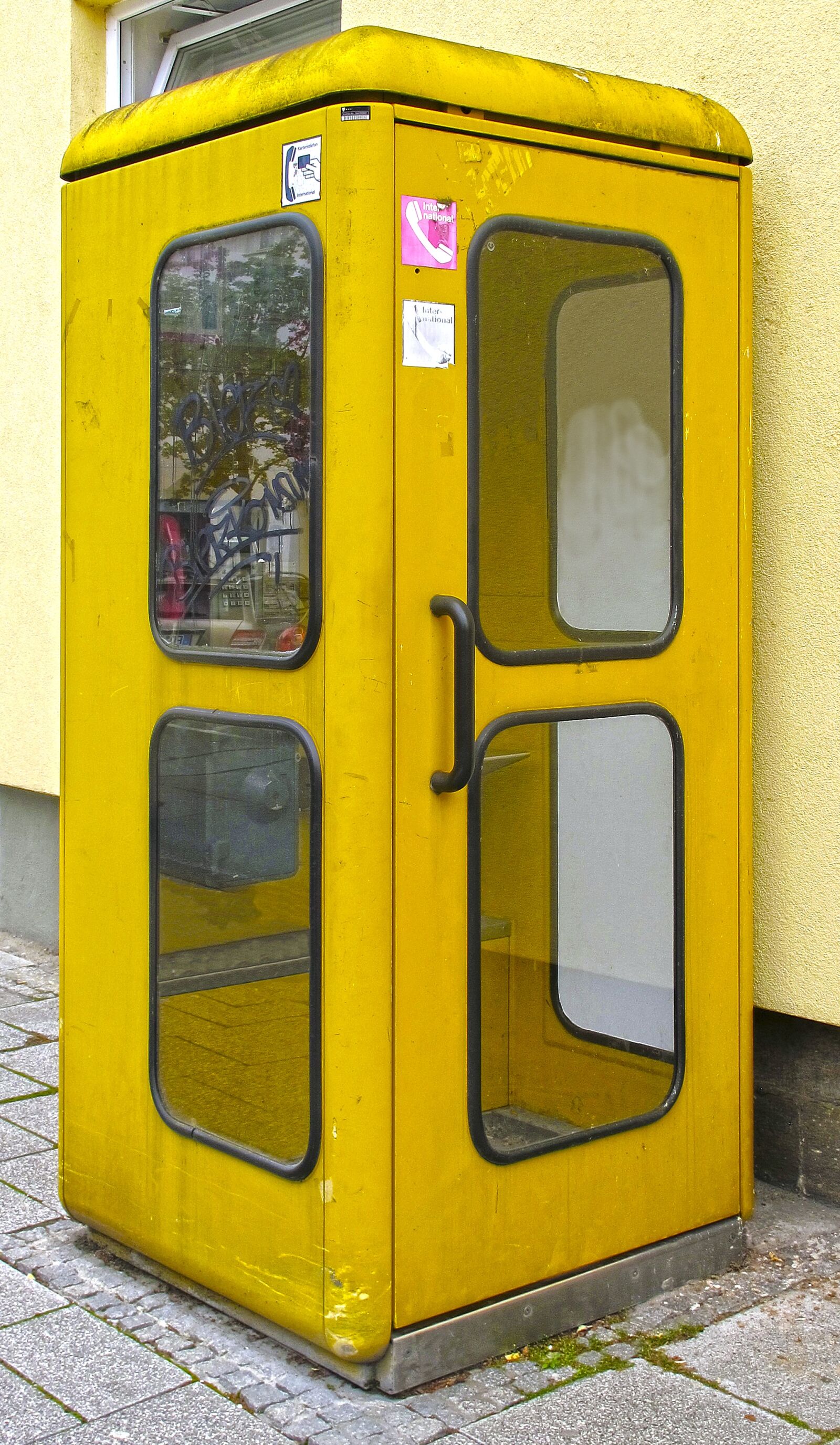 Canon PowerShot G12 sample photo. Phone booth, yellow, antiquated photography