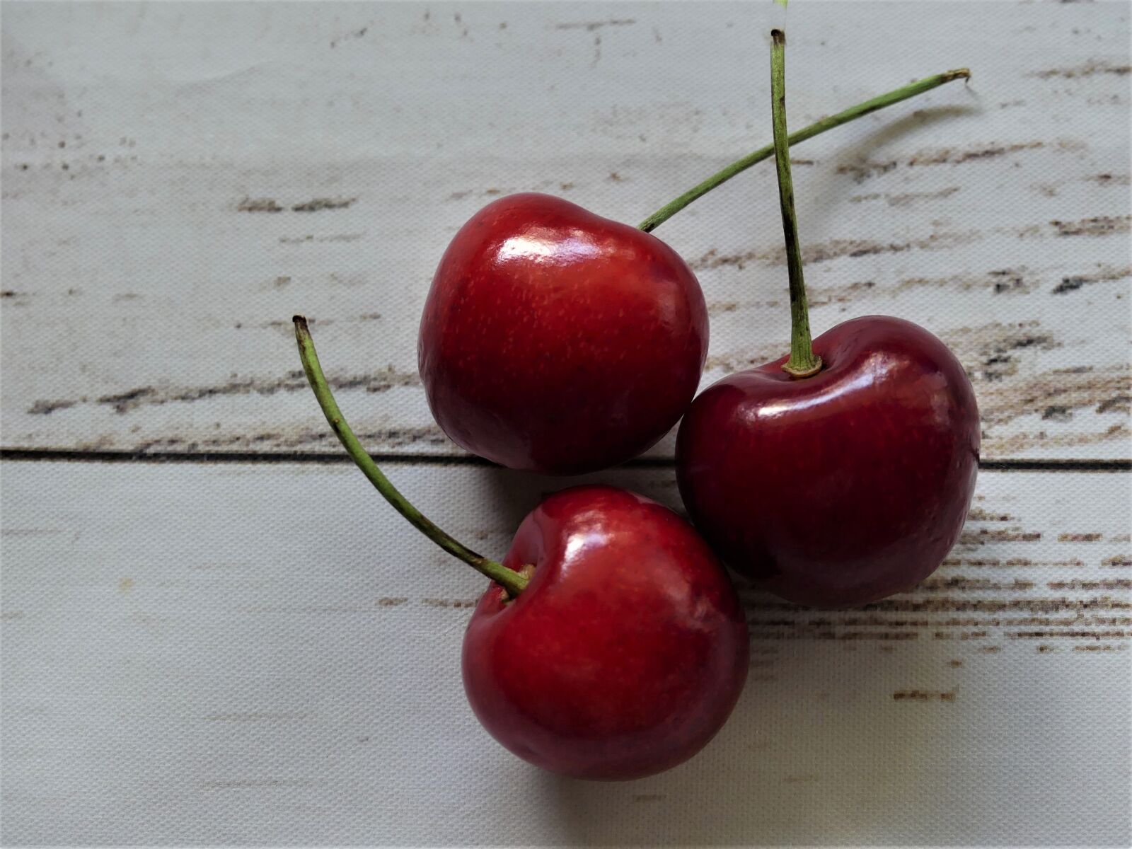 Panasonic Lumix DMC-FZ300 sample photo. Fruit, cherries, red photography