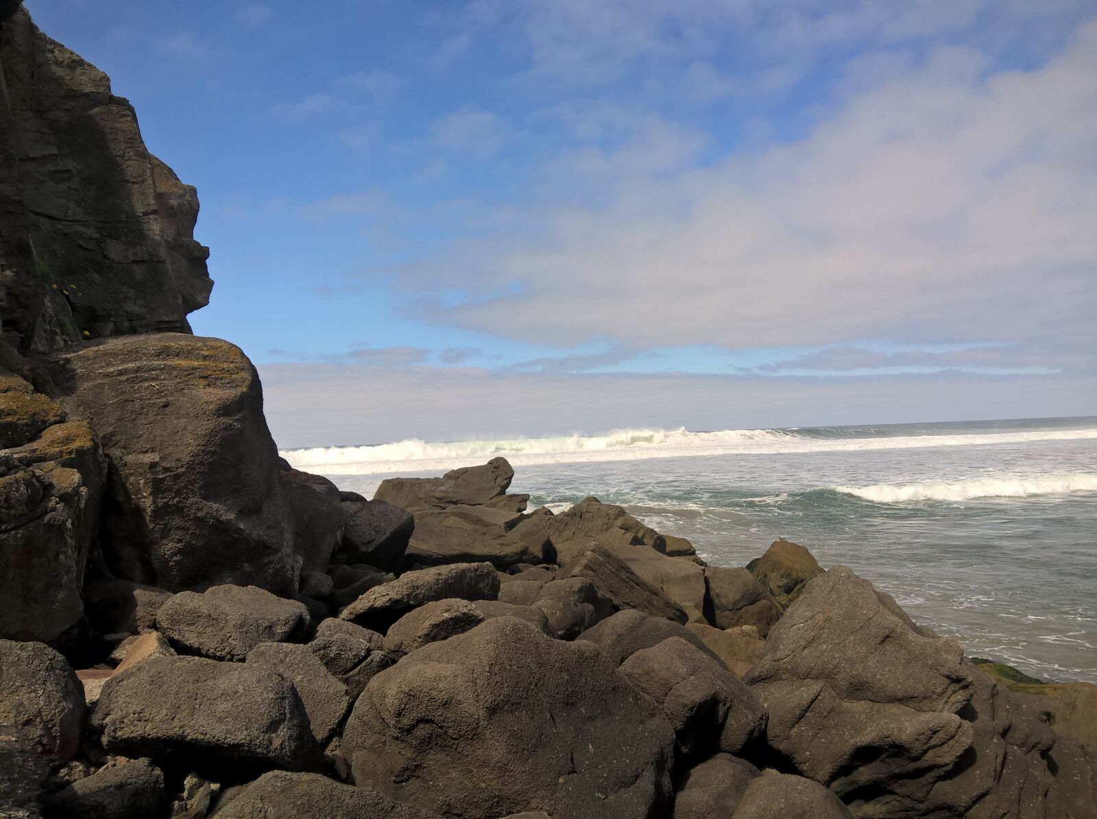 Microsoft Lumia 640 XL sample photo. Beach, rocks, sea photography