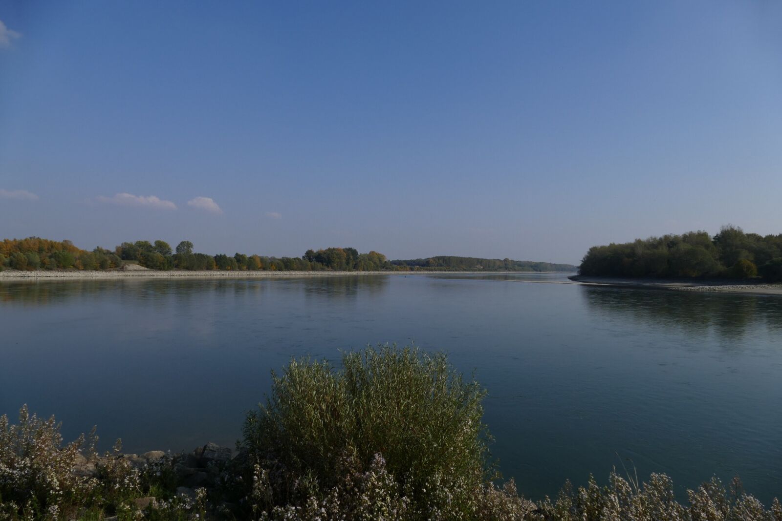Panasonic Lumix DMC-FZ1000 sample photo. Danube, river, water photography