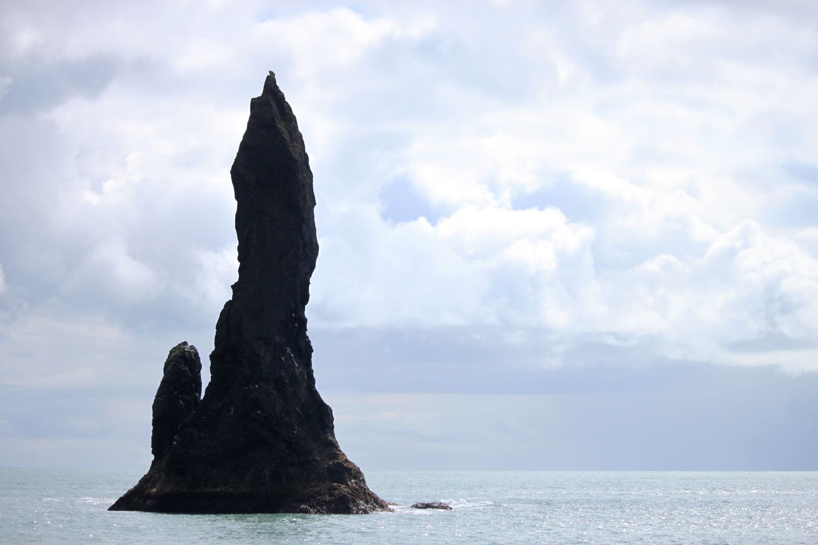 Canon EOS 500D (EOS Rebel T1i / EOS Kiss X3) sample photo. Sea stack, sea, cliff photography