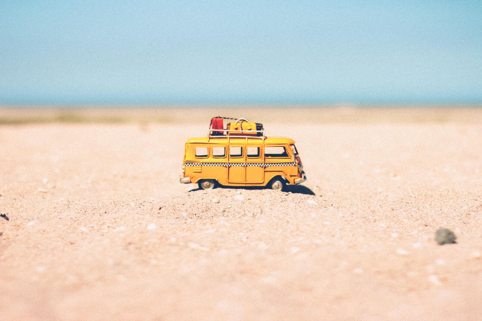 Canon EOS 60D + Canon EF 50mm F1.8 II sample photo. Beach, blur, car, colors photography