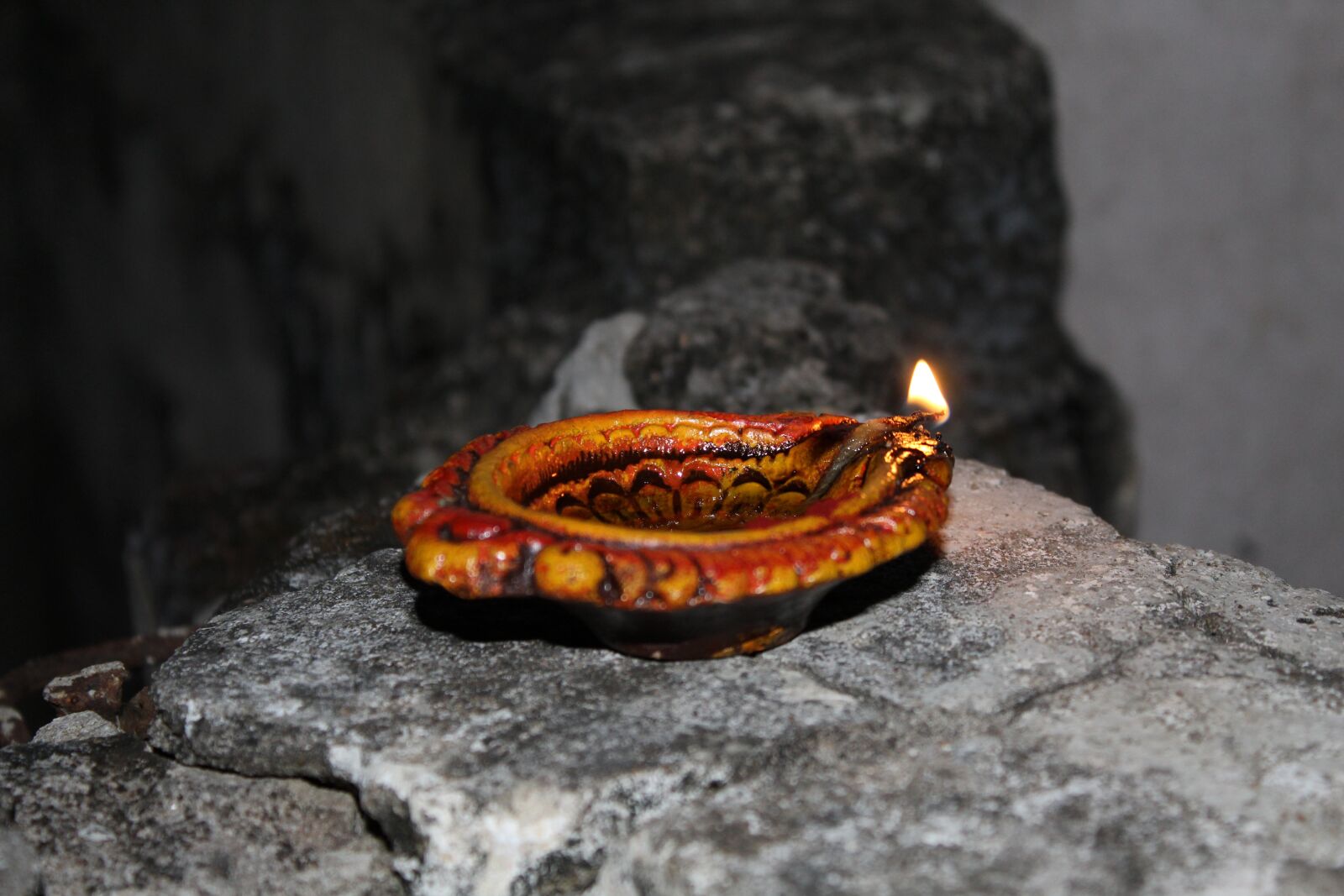 Canon EOS 1300D (EOS Rebel T6 / EOS Kiss X80) sample photo. Diwali, diya, deep photography