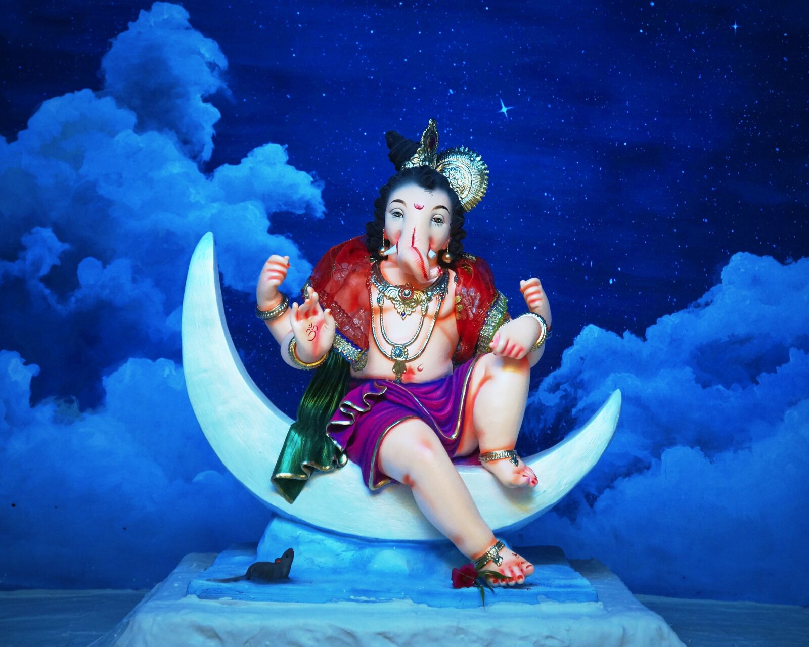 Sony Alpha a3000 + Sony E 18-55mm F3.5-5.6 OSS sample photo. God, love, ganesh photography