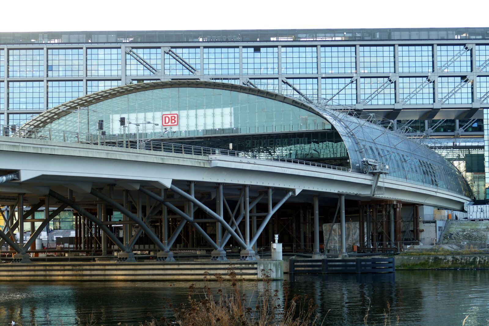Panasonic Lumix DMC-FZ1000 sample photo. Berlin, germany, railway station photography