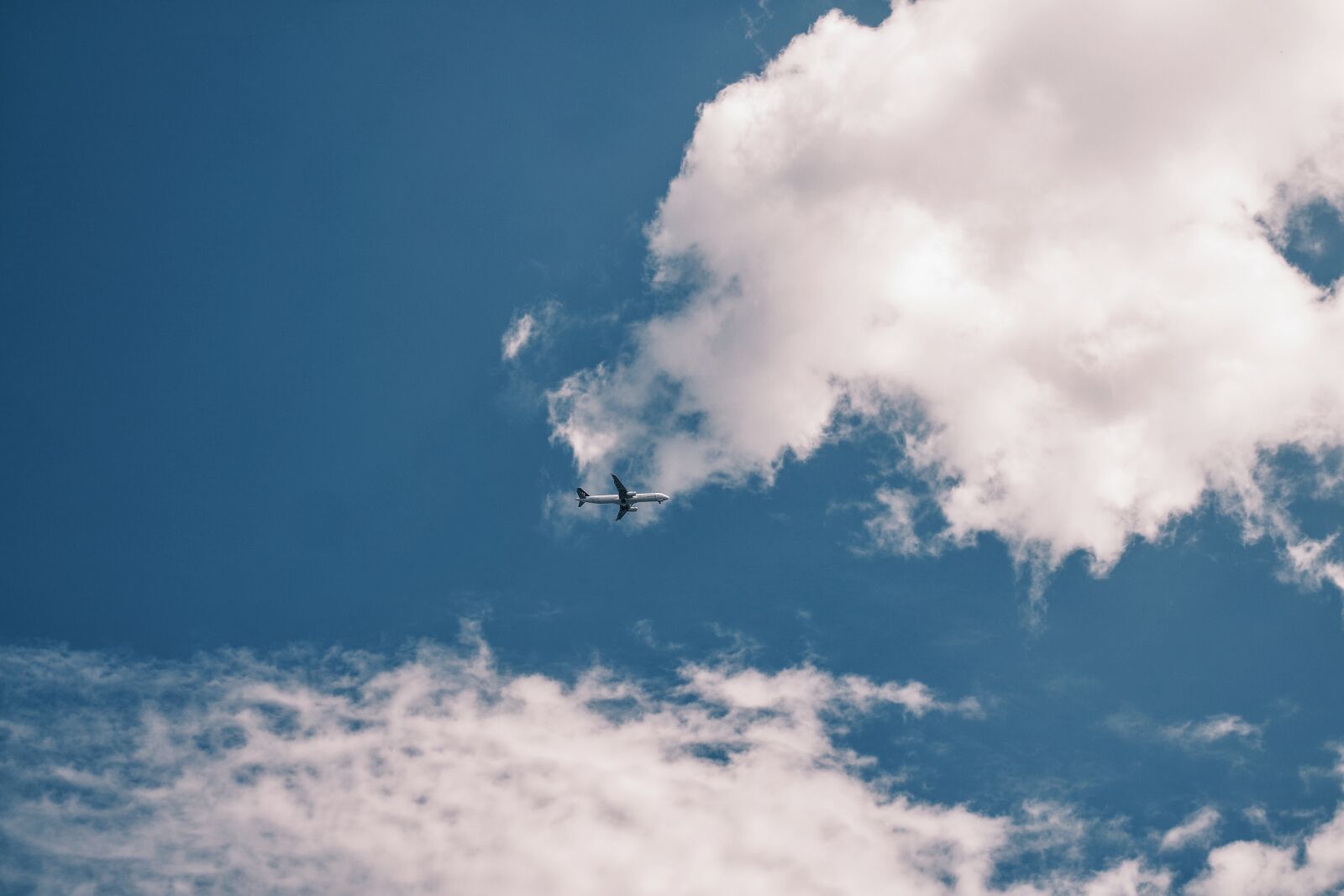 Samsung NX3000 sample photo. Sky, clouds, airplane, plane photography