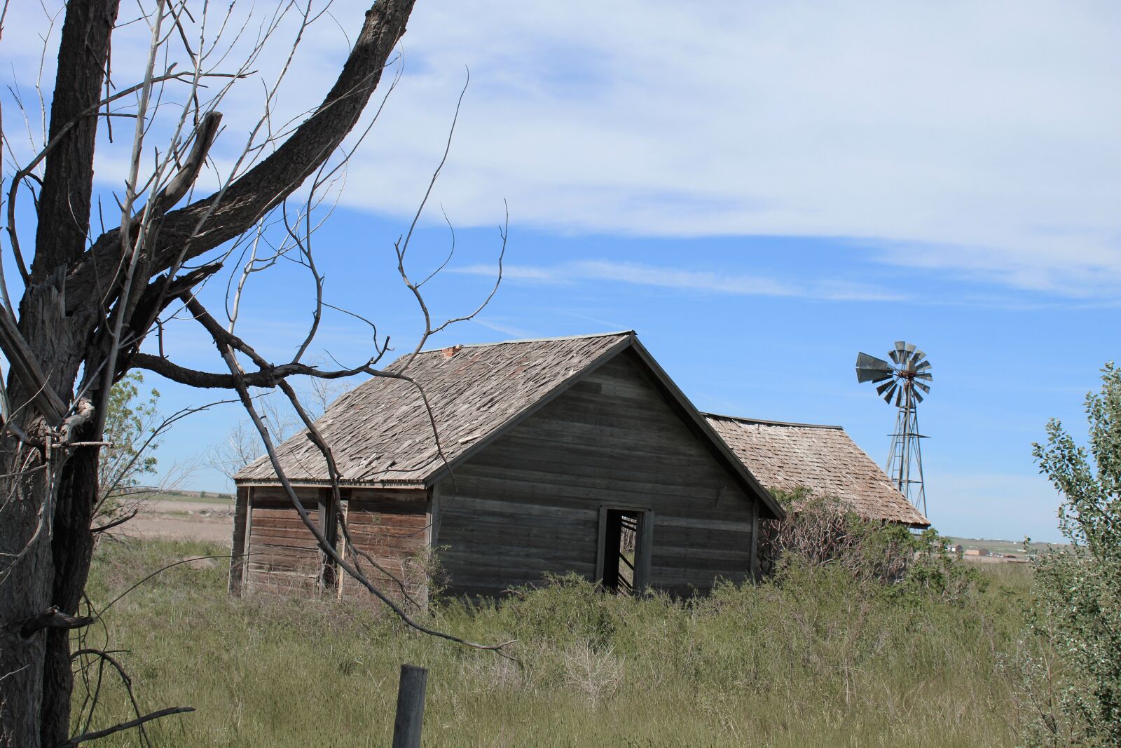 Canon EOS 1300D (EOS Rebel T6 / EOS Kiss X80) sample photo. Abandoned, farmhouse, old home photography