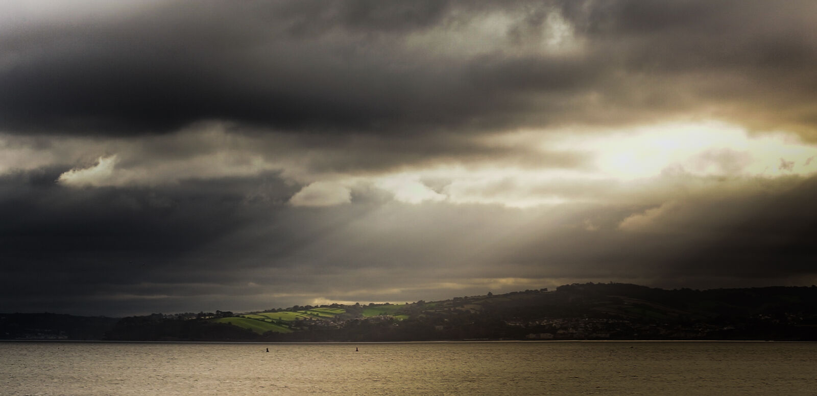 Sony SLT-A58 + Sony DT 35mm F1.8 SAM sample photo. Landscape, seascape, dark, clouds photography