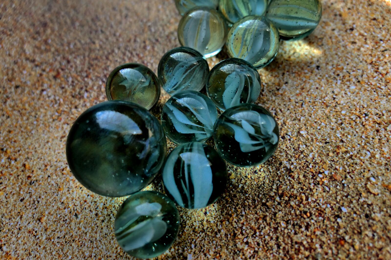 Panasonic Lumix DMC-LX10 (Lumix DMC-LX15) sample photo. Glass, glass ball, glaskugeln photography