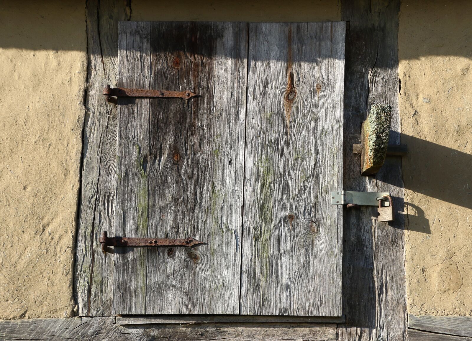 Canon EOS 7D Mark II sample photo. Close, cold, lock, locked photography