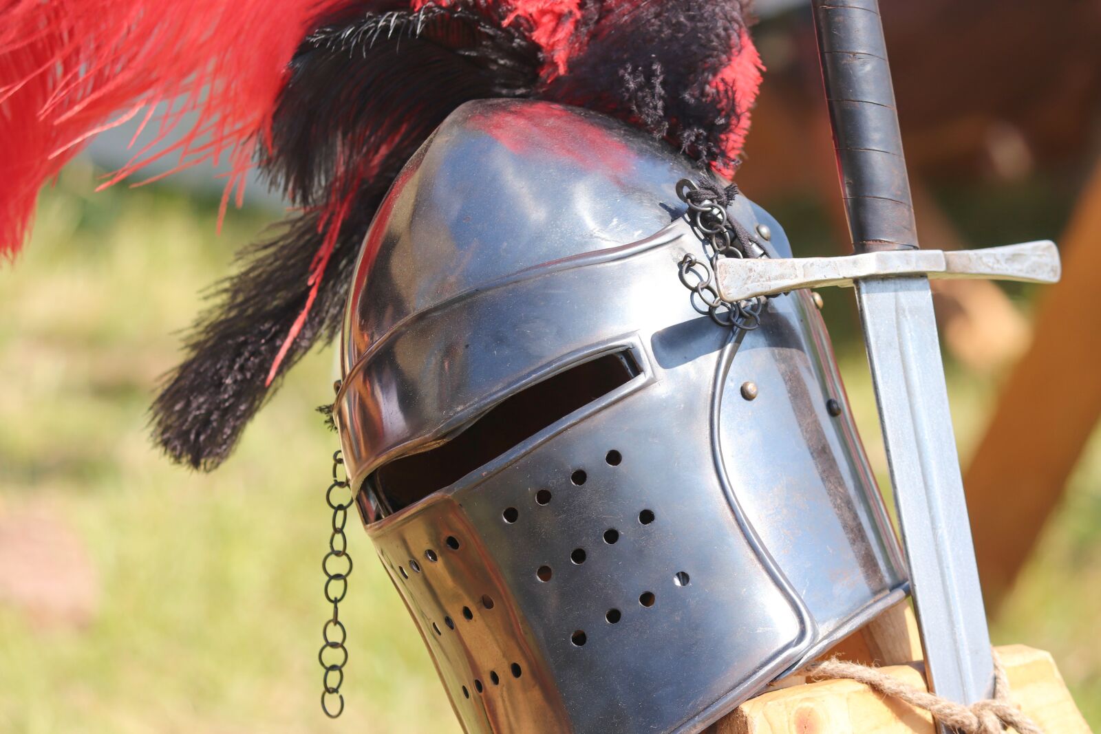 Canon EOS 200D (EOS Rebel SL2 / EOS Kiss X9) sample photo. Helm, sword, knight photography