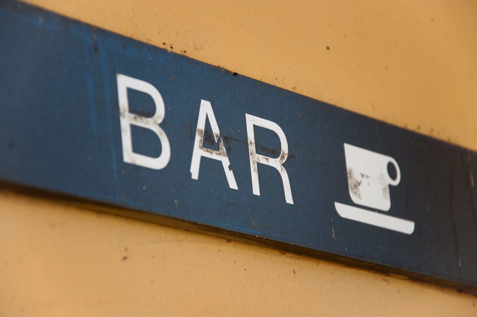 Nikon D90 sample photo. Bar, teaches, vintage photography
