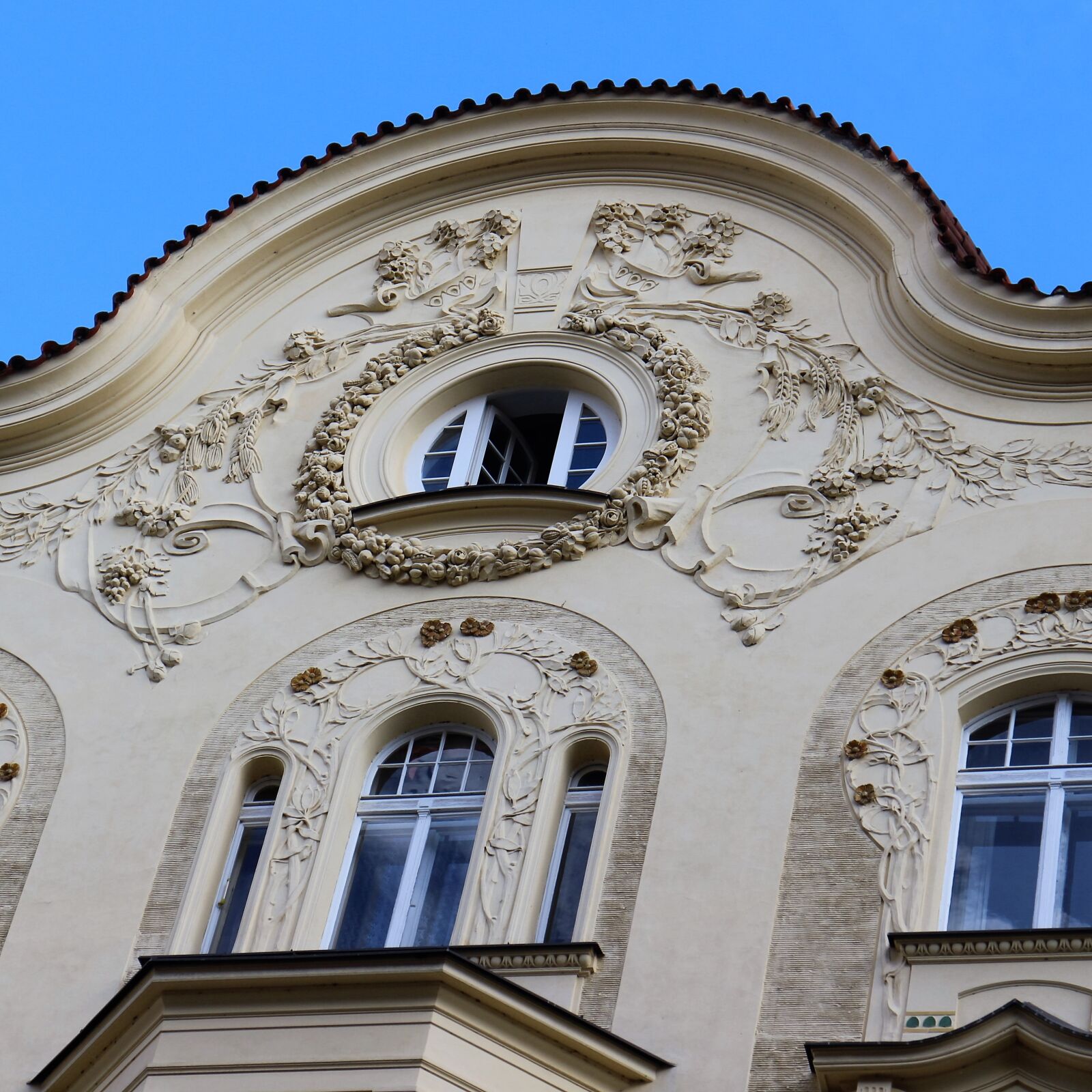 Canon EOS M sample photo. Prague, art nouveau, facade photography
