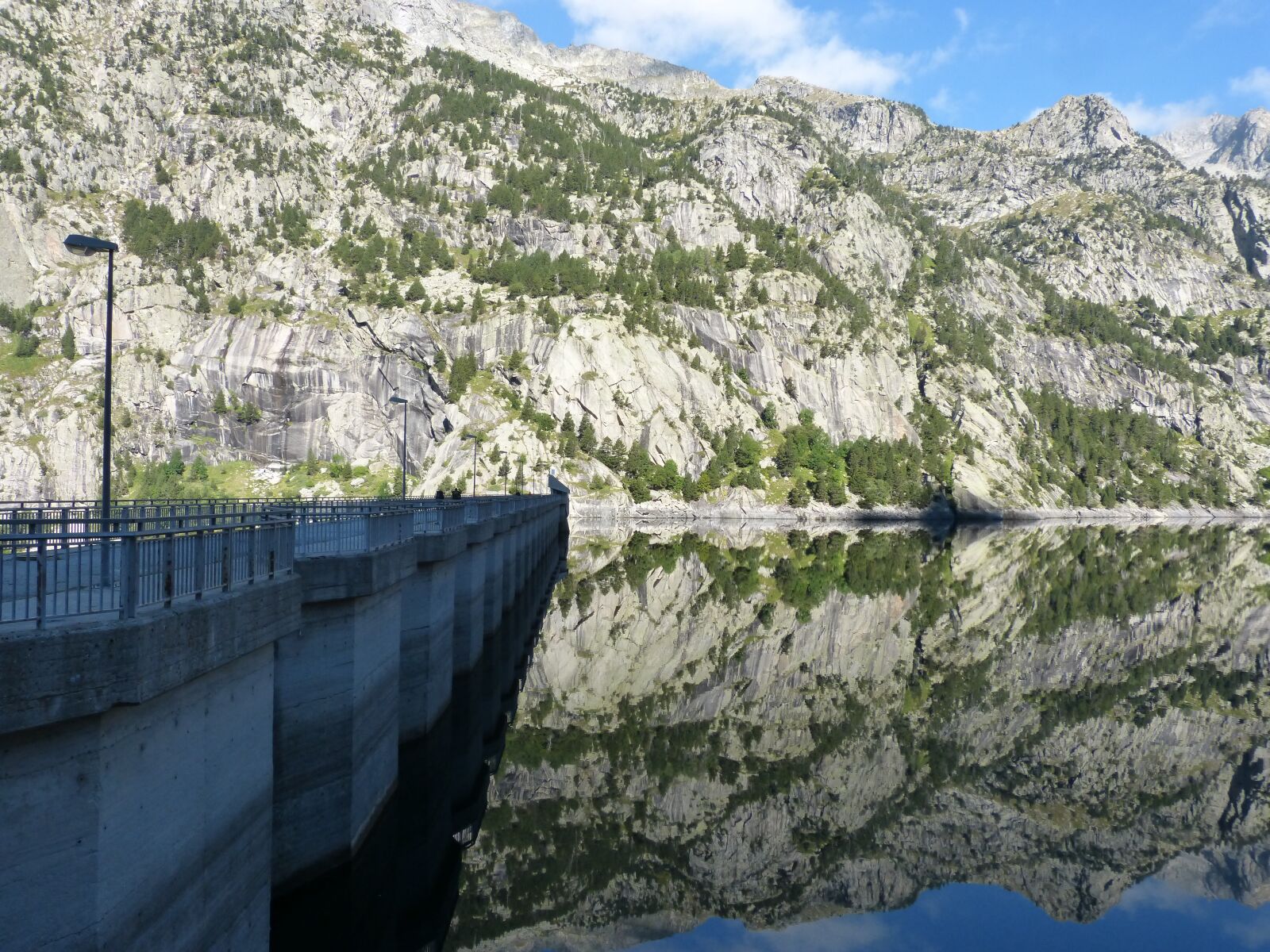 Panasonic DMC-FZ62 sample photo. Dam, estany de cavallers photography