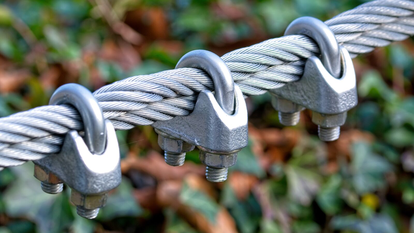 Sigma 105mm F2.8 EX DG OS HSM sample photo. Steel cable, connection, link photography