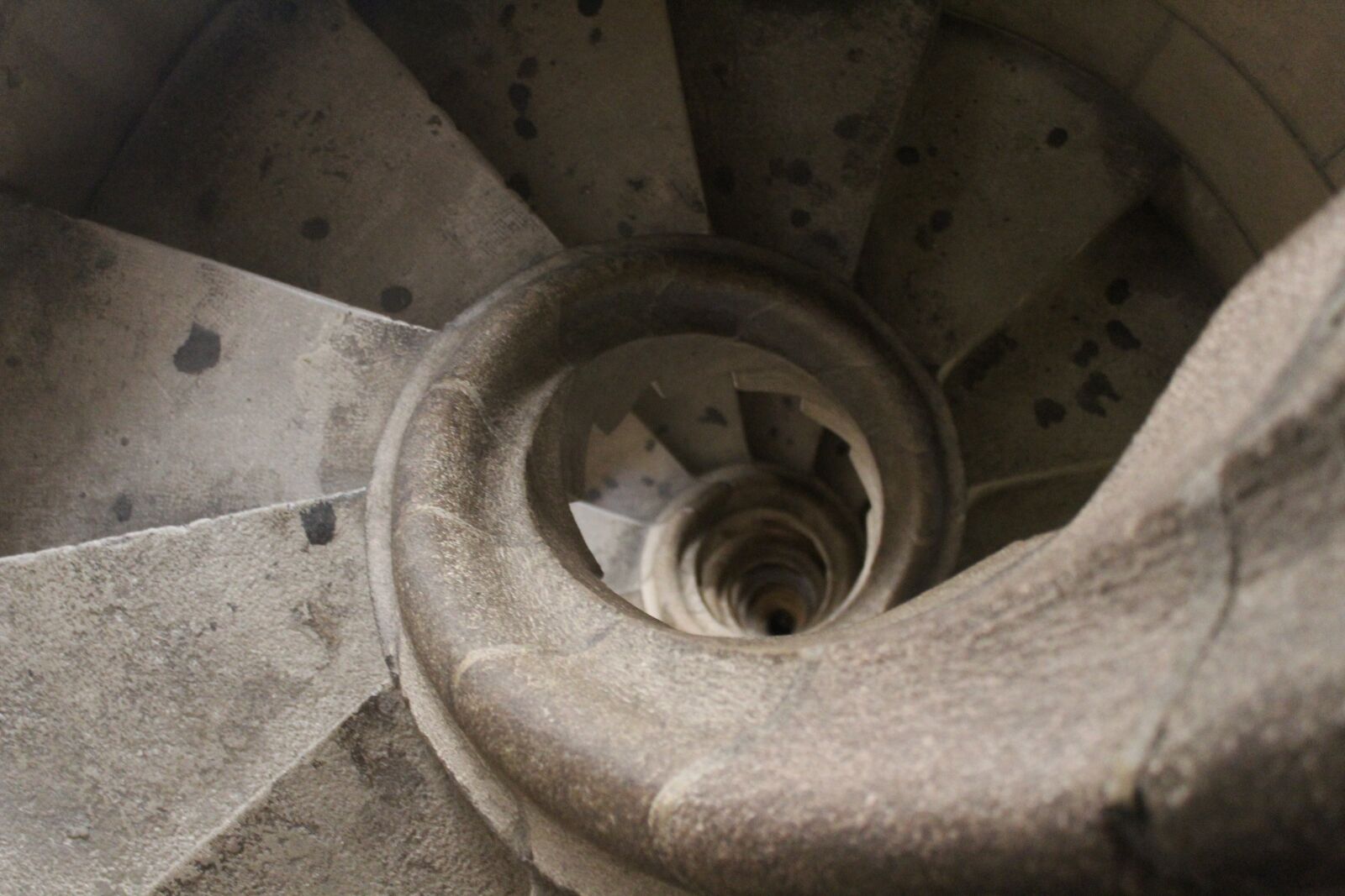 Canon EOS 1200D (EOS Rebel T5 / EOS Kiss X70 / EOS Hi) sample photo. Ladder, building, architecture photography
