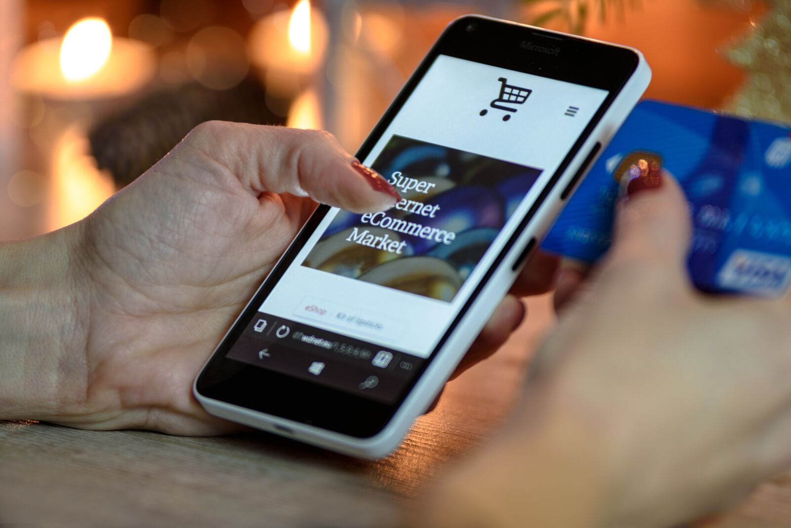 Nikon D750 sample photo. Holiday shopping, smartphone, phone photography