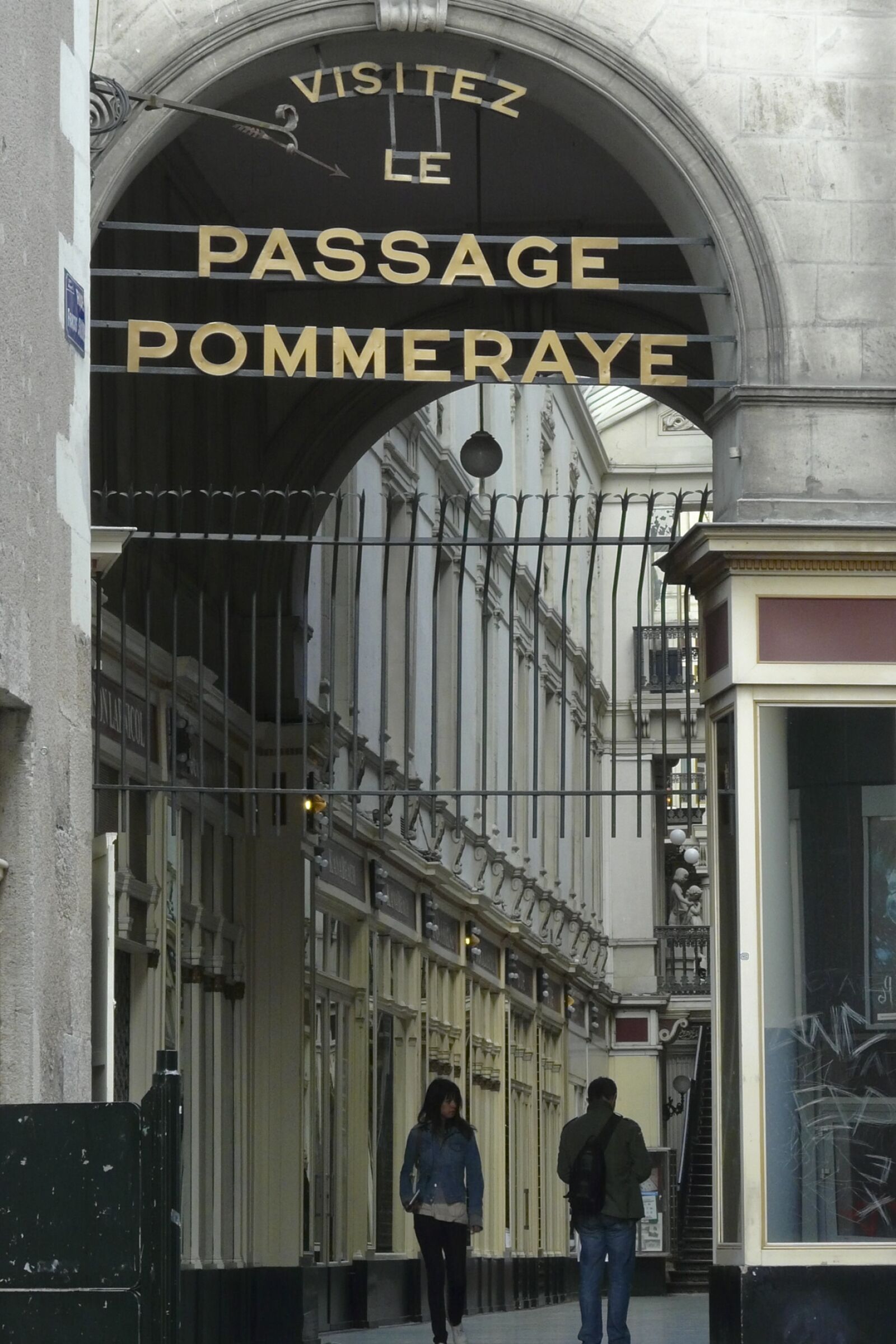 Panasonic DMC-FZ18 sample photo. Nantes, passage pommeraye, loire photography