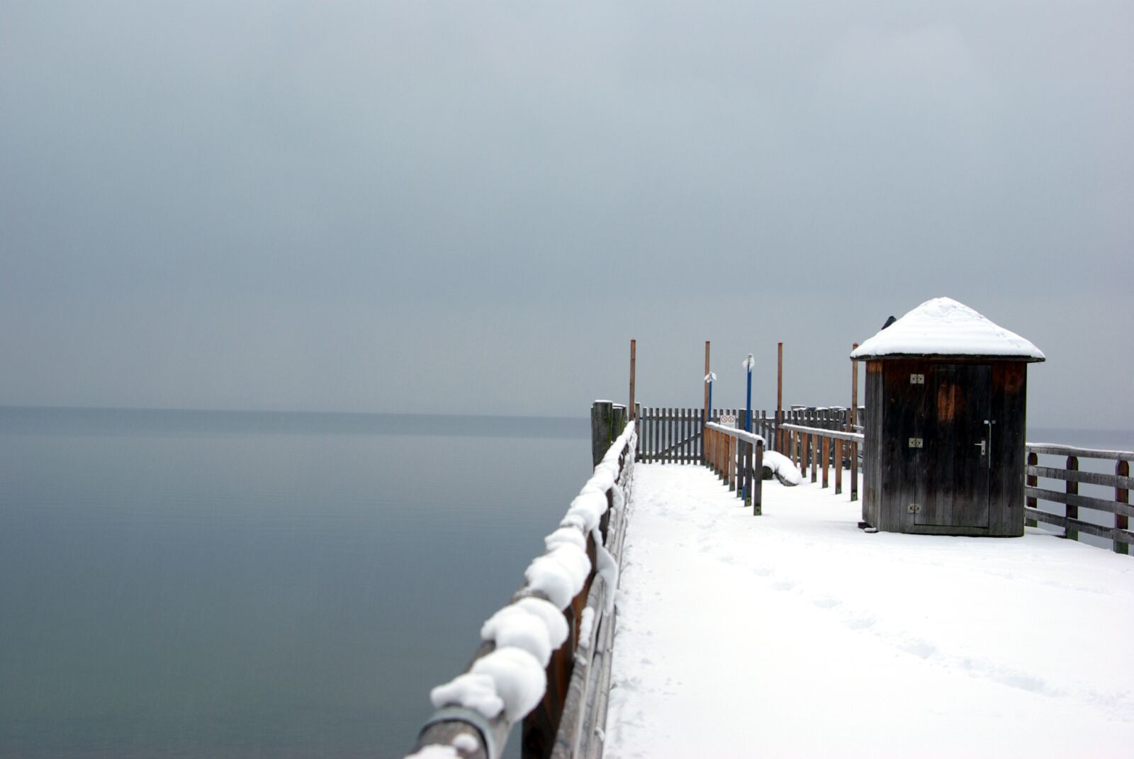 Pentax K10D sample photo. Winter, lake, web photography