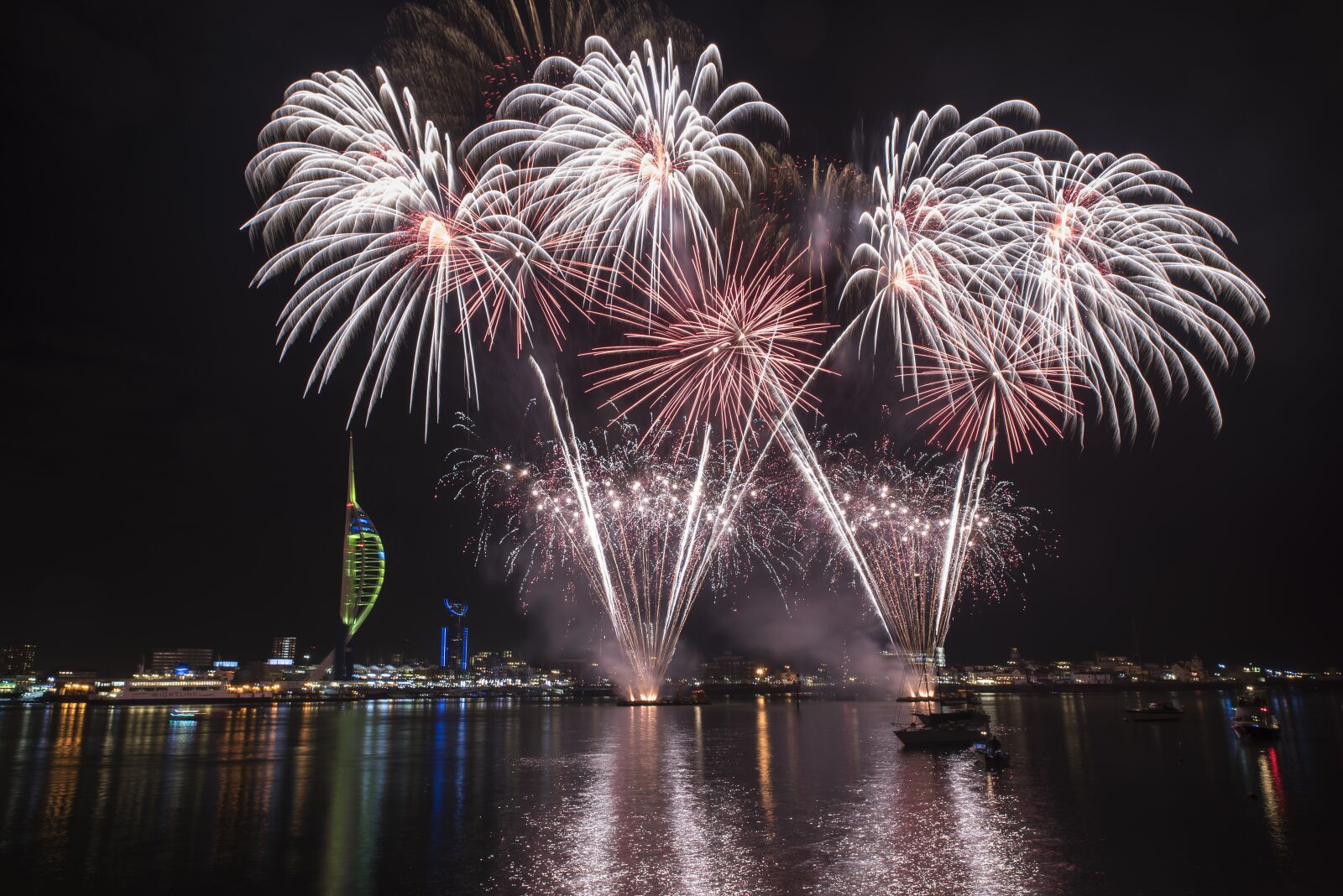 Nikon D810 sample photo. Fireworks, portsmouth, water photography