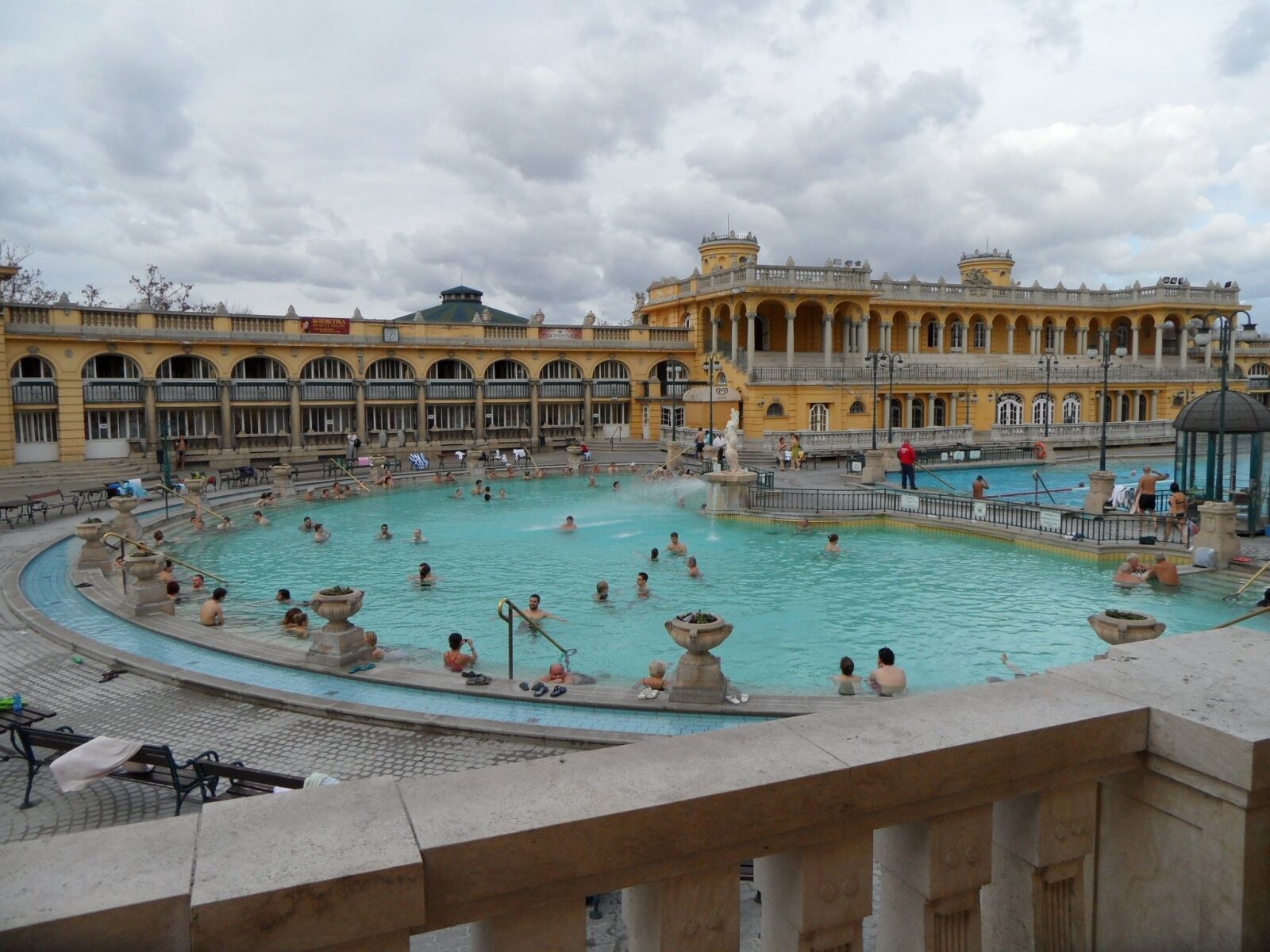 Samsung WB600 / VLUU WB600 /  WB610 sample photo. Swim, budapest, water photography