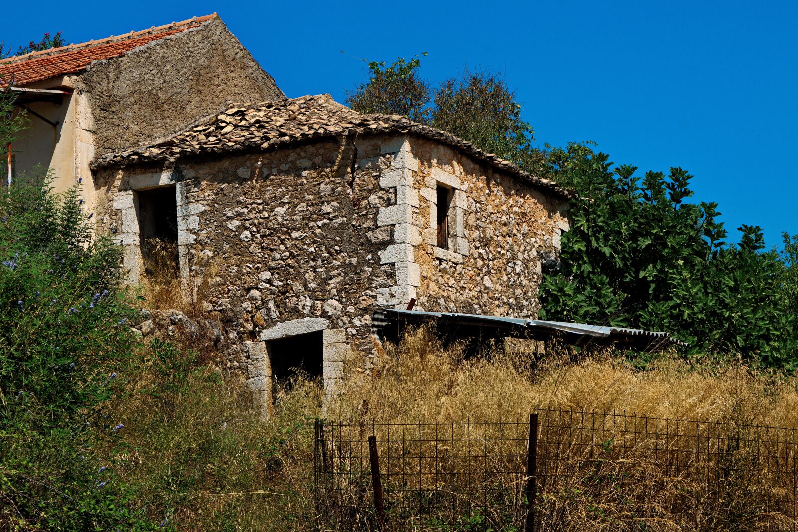 Nikon D3300 sample photo. Abandoned house, old stone photography