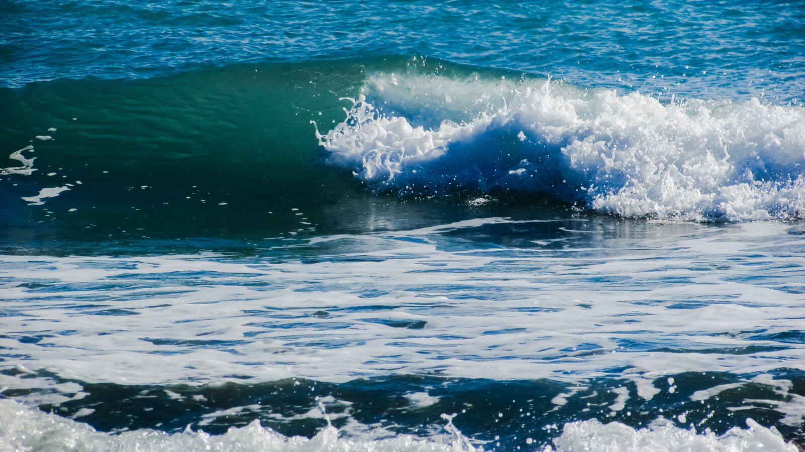 Canon PowerShot SX400 IS sample photo. Wave, foam, spray photography