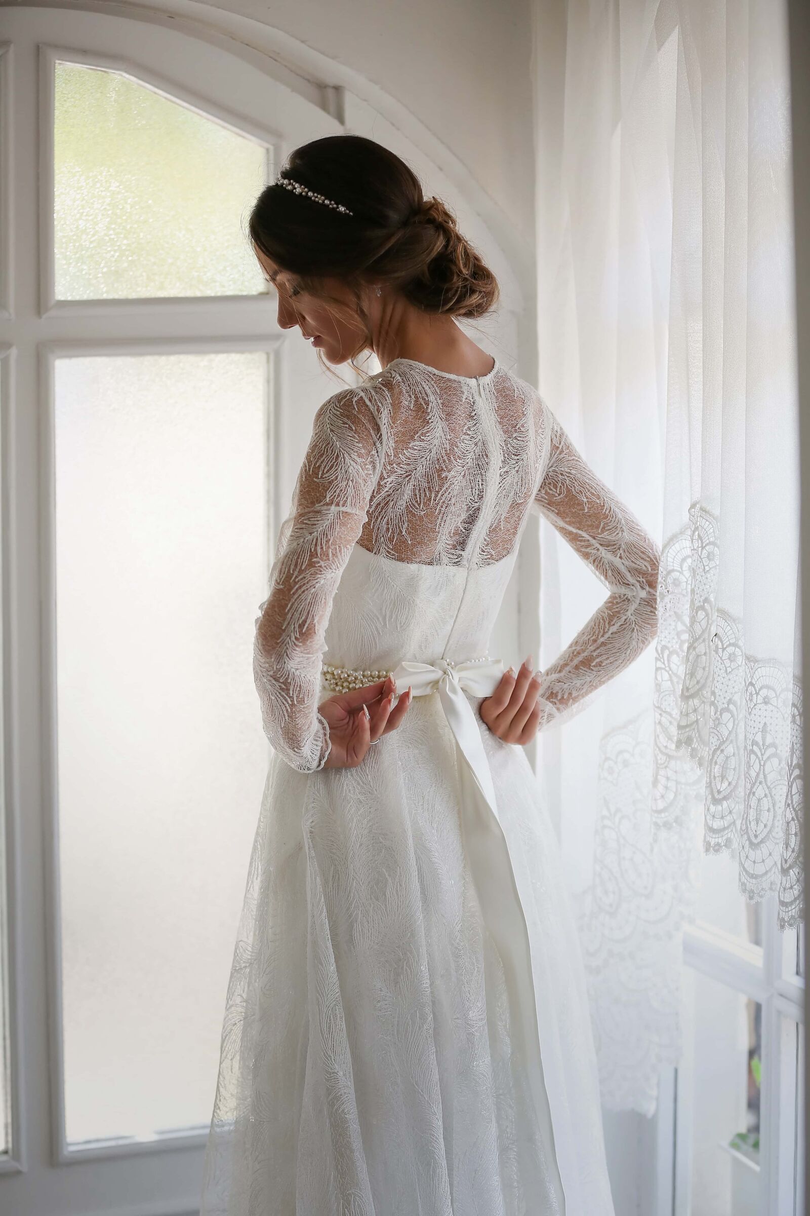 Canon EOS 5D Mark III sample photo. Bride, wedding dress, windows photography