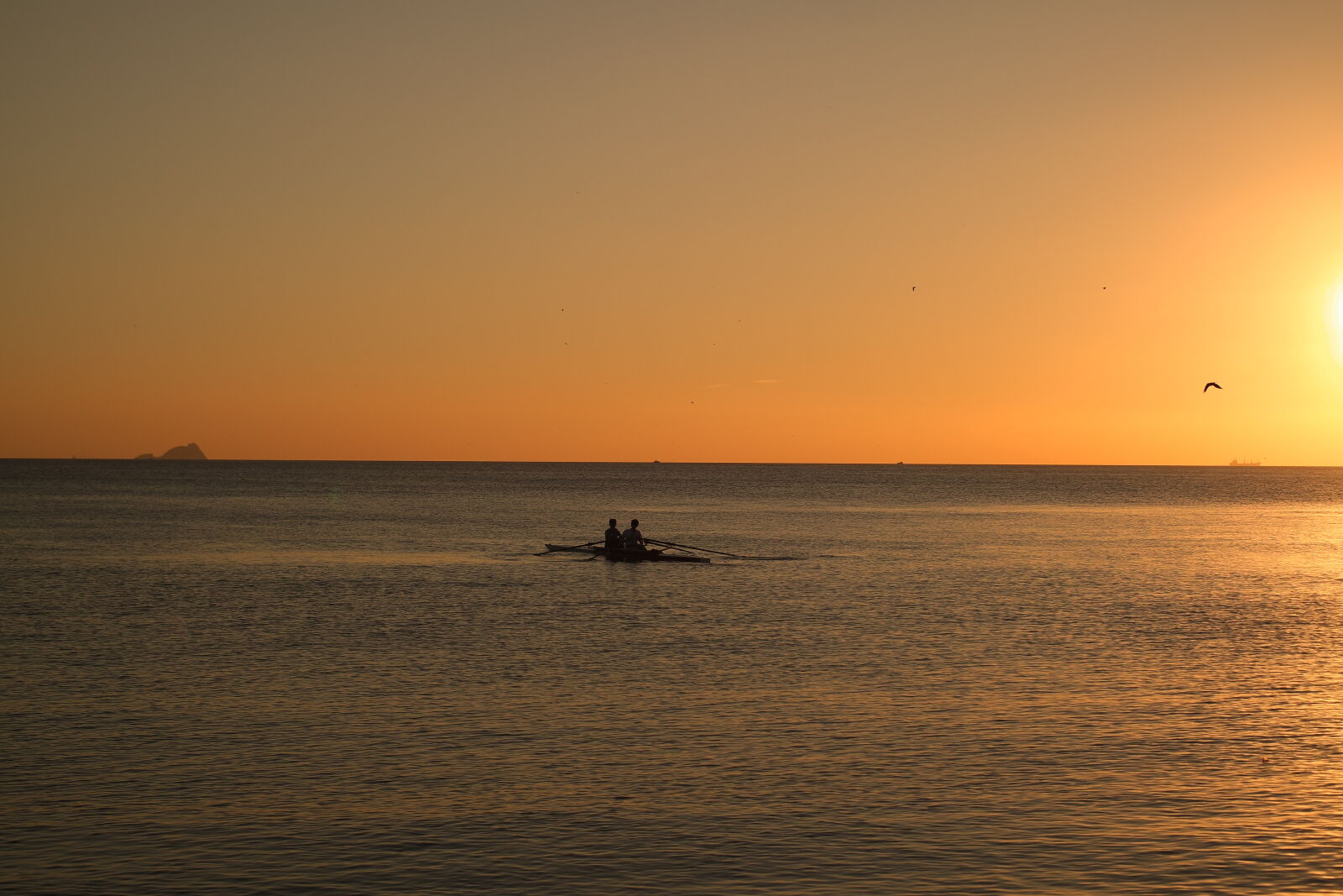 Samsung NX3000 sample photo. Sea, sunset, sun, boat photography