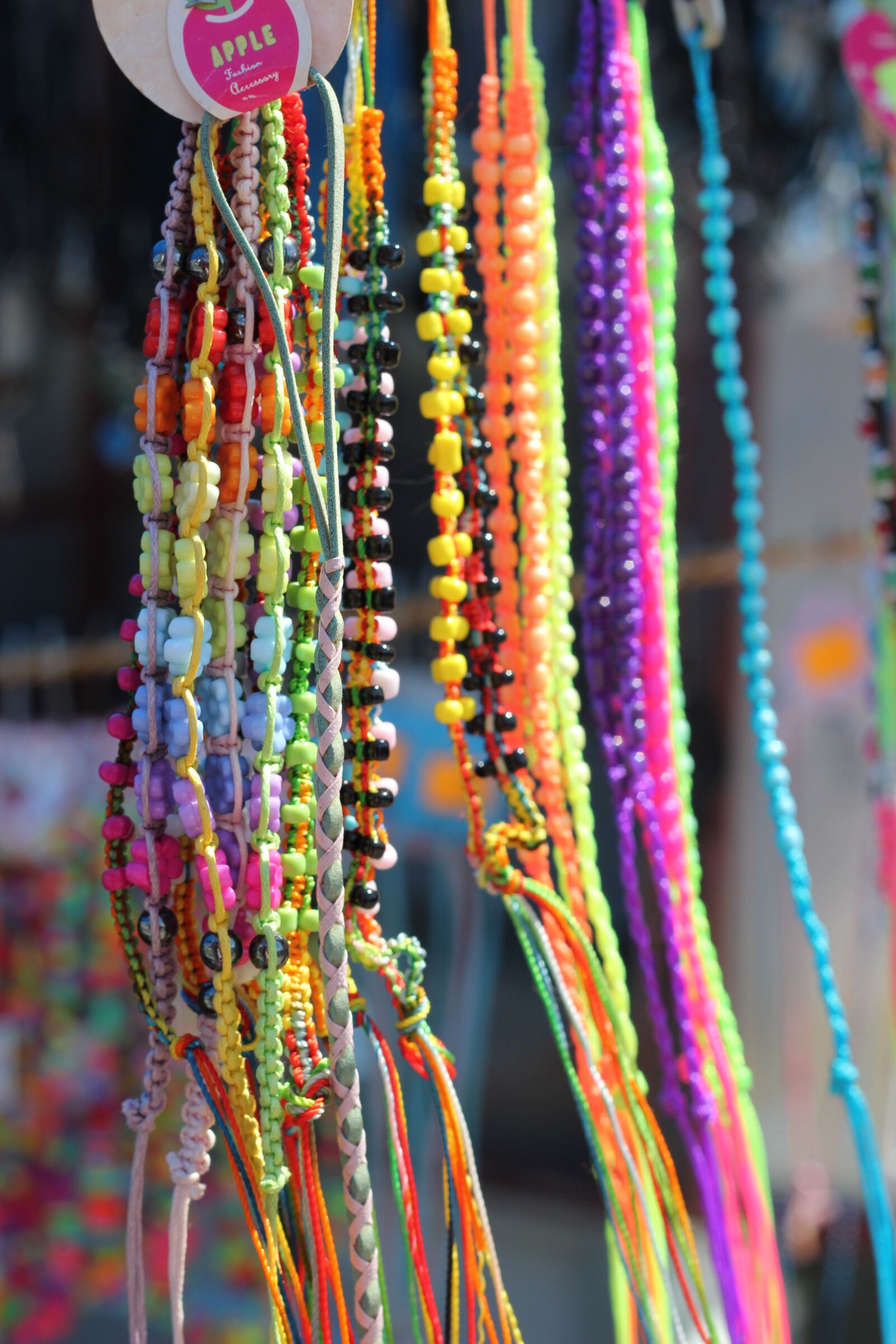 Canon EOS 550D (EOS Rebel T2i / EOS Kiss X4) sample photo. Market, necklaces, colorful photography