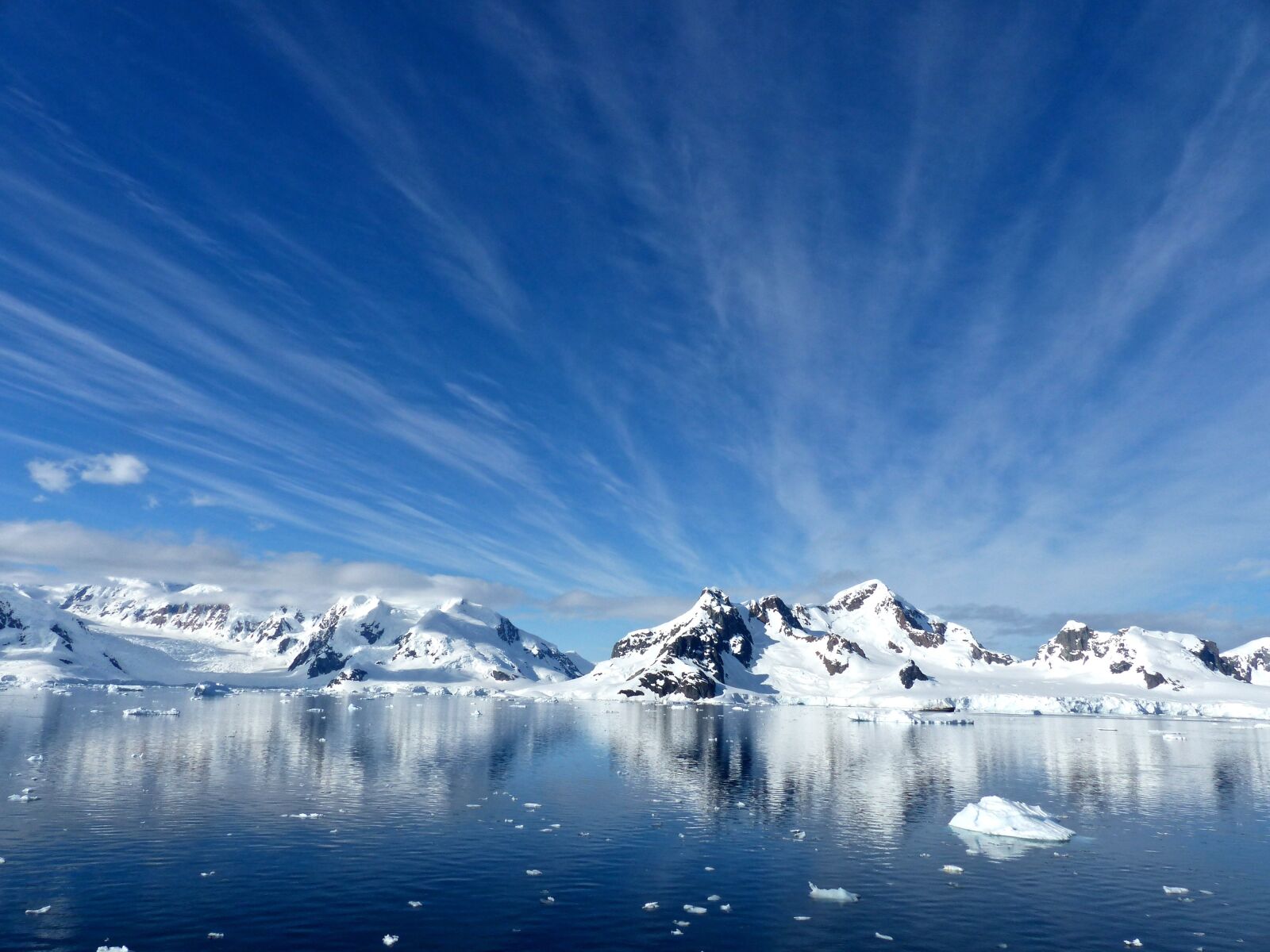 Panasonic Lumix DMC-FZ200 sample photo. Antarctica, paradise bay, cold photography