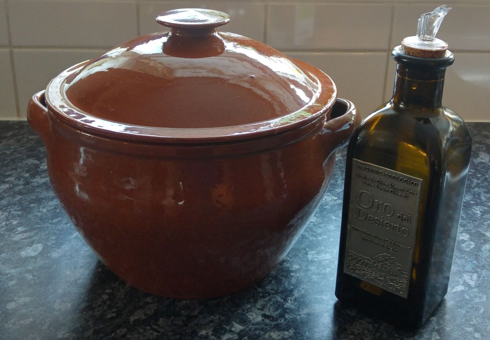 LG G4 sample photo. Portuguese pot, stew, olive photography