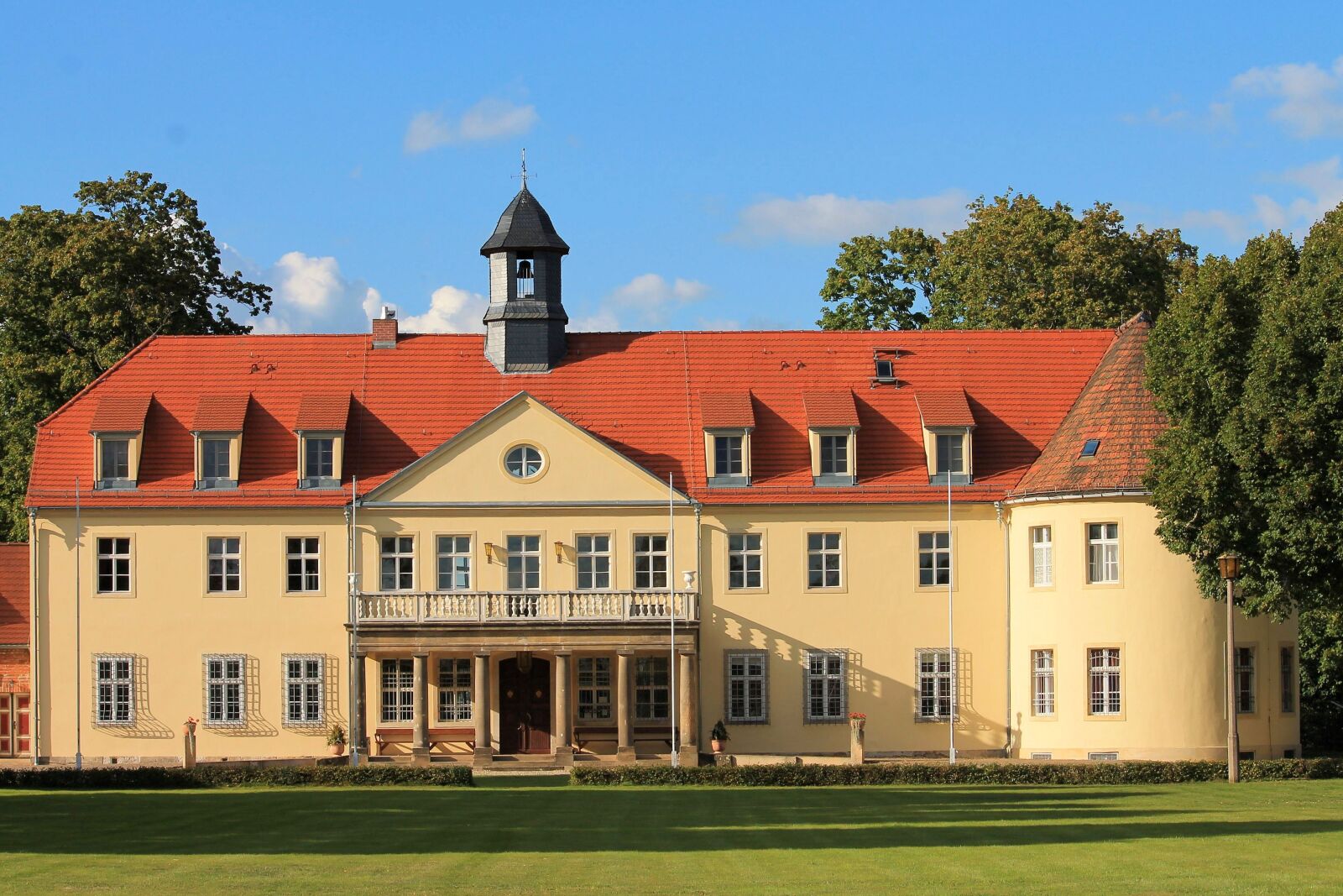 Canon EF-S 55-250mm F4-5.6 IS II sample photo. Castle, architecture, landscape photography