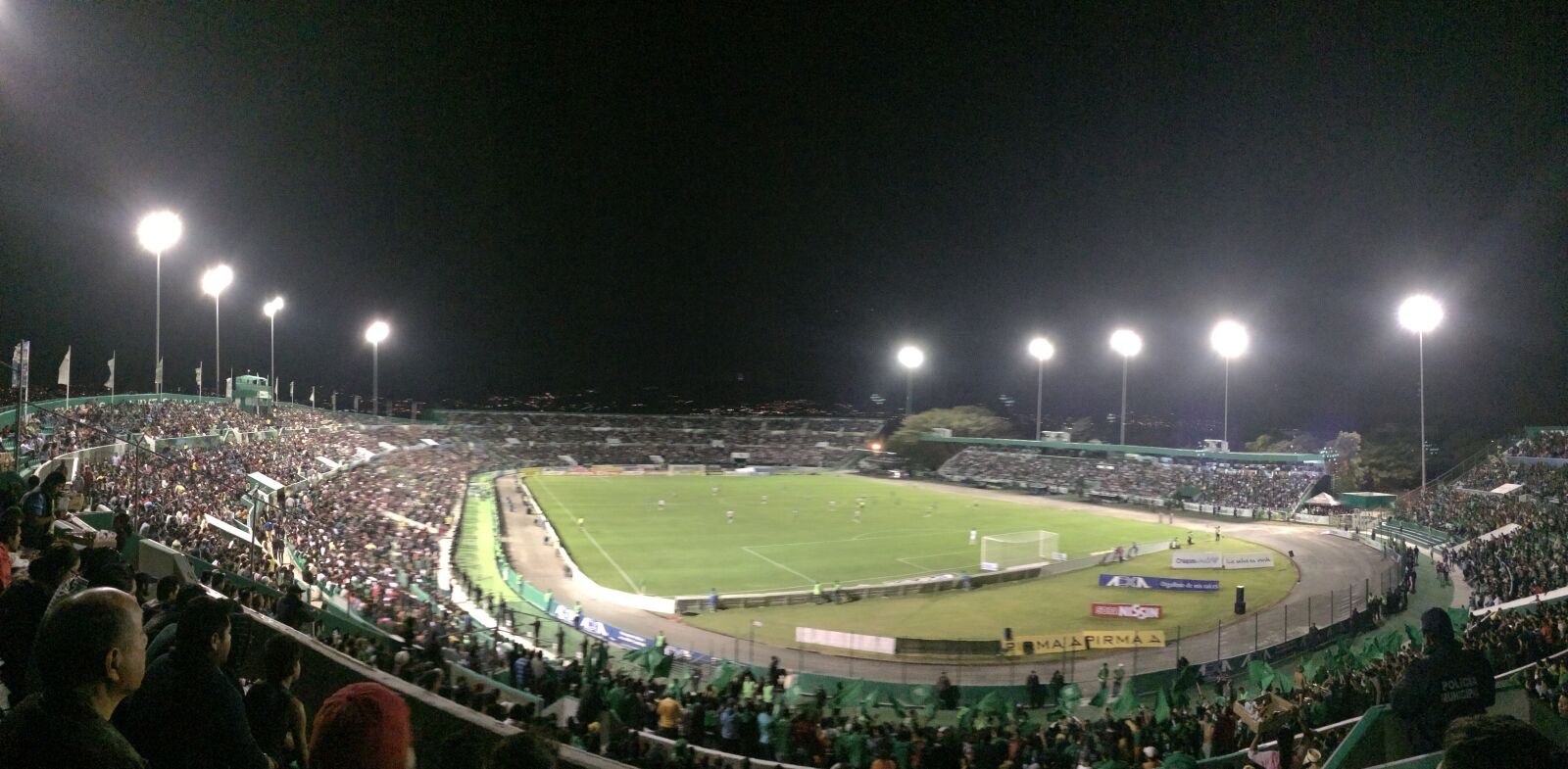 iPhone 5s back camera 4.12mm f/2.2 sample photo. Stadium, victor, manuel photography